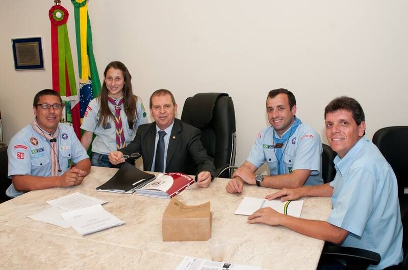 Eskudlark faz moção parabenizando escoteiros pelo seu dia