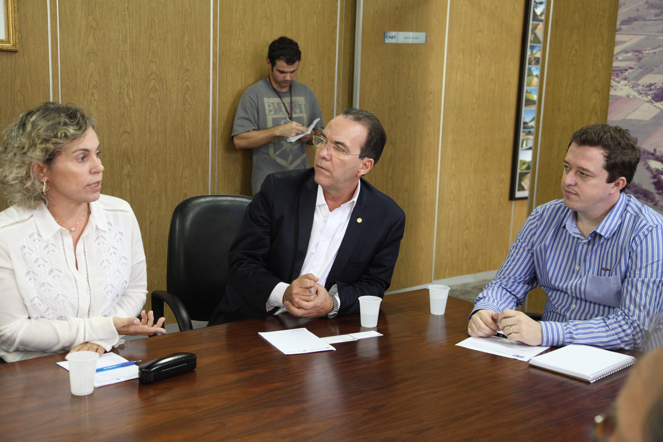 Reunião entre os representantes do DNIT, SCGÁS e deputados Décio Lima e  Ana Paula