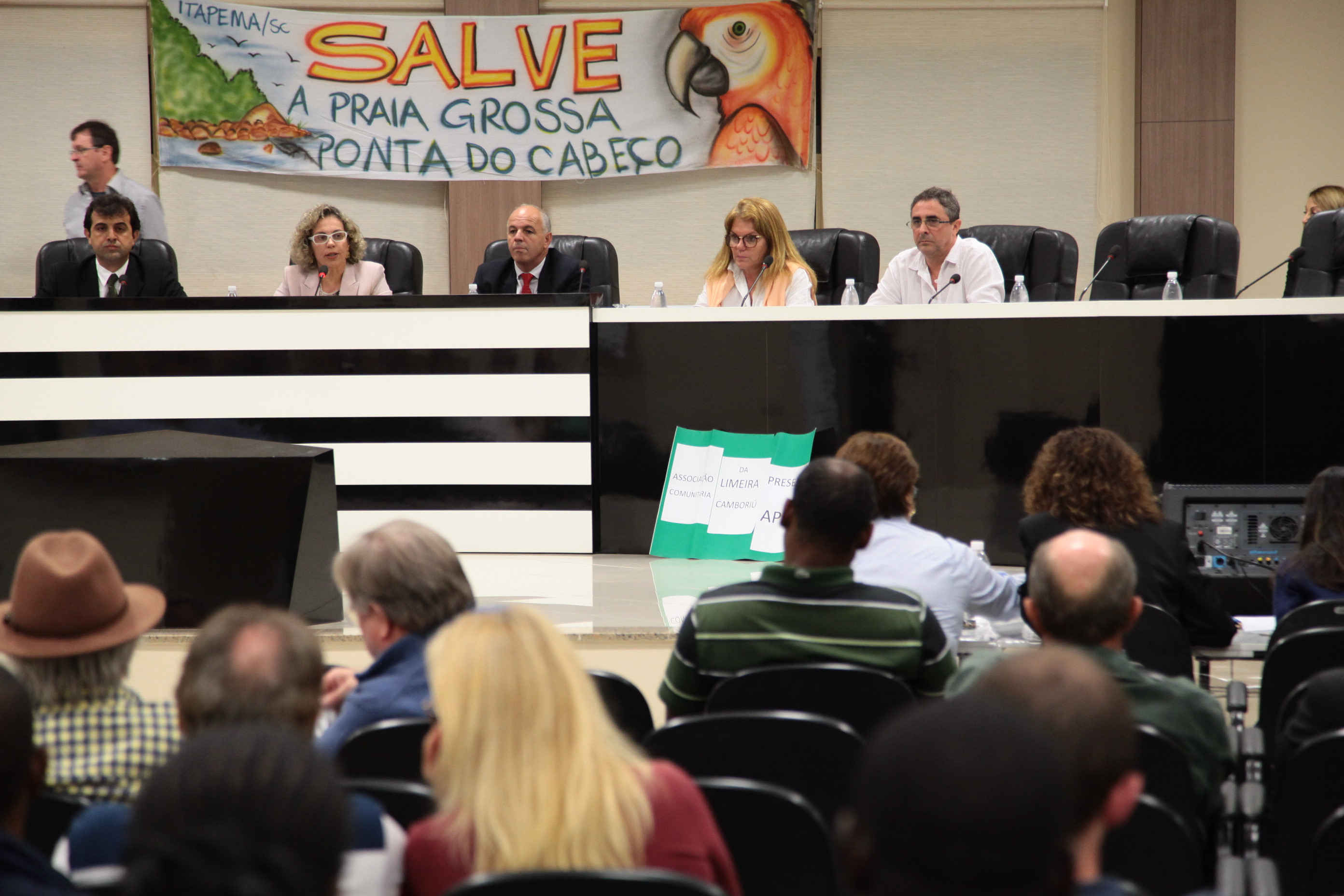 Audiência Pública sobre o PL 0605.2/2013 que cria o Movimento Natural da Praia Grossa Itapema. Foto: Miriam Zomer/Agência AL