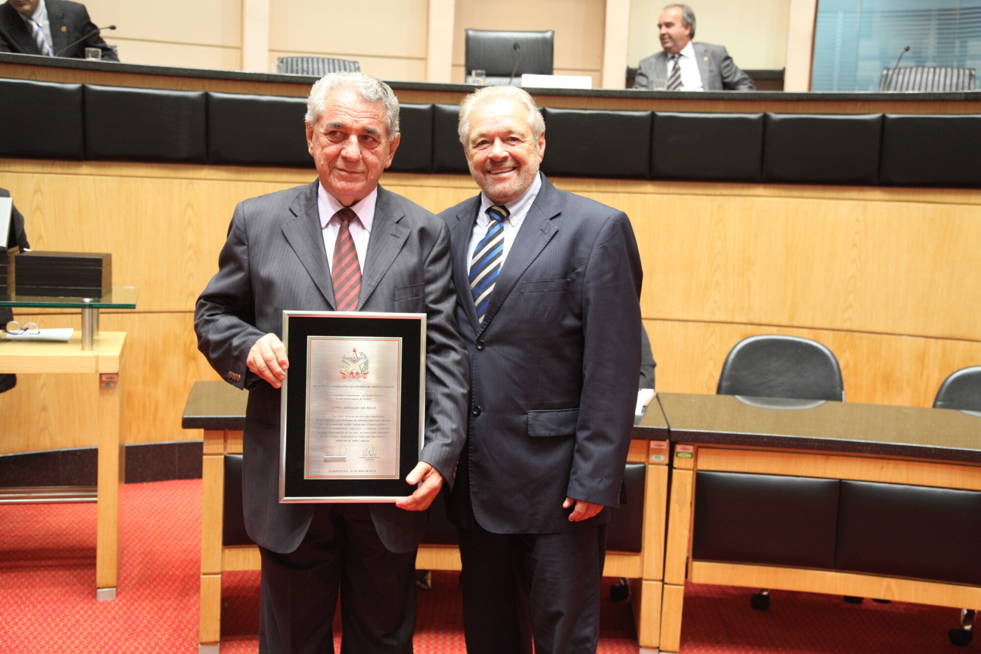 Assembleia homenageia empresário Dimas Arnoldo Silva