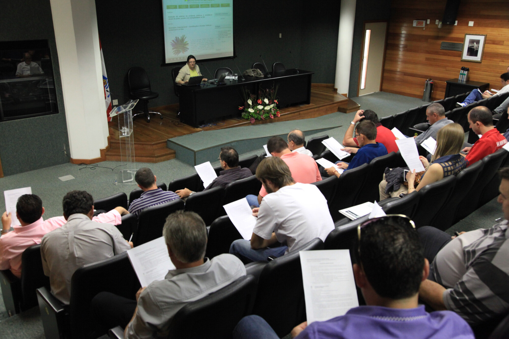 Advogada orienta vereadores sobre condutas vedadas em ano eleitoral