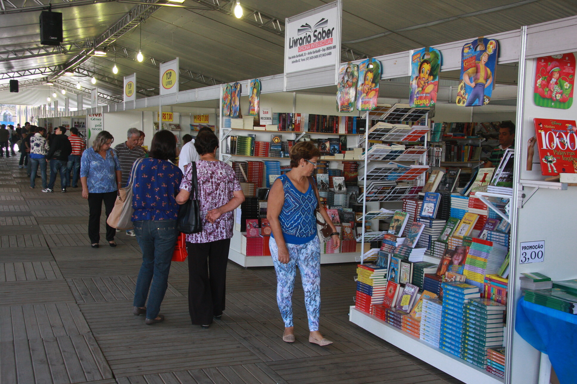 Feira do Livro deve receber 120 mil pessoas até o dia 17 de maio