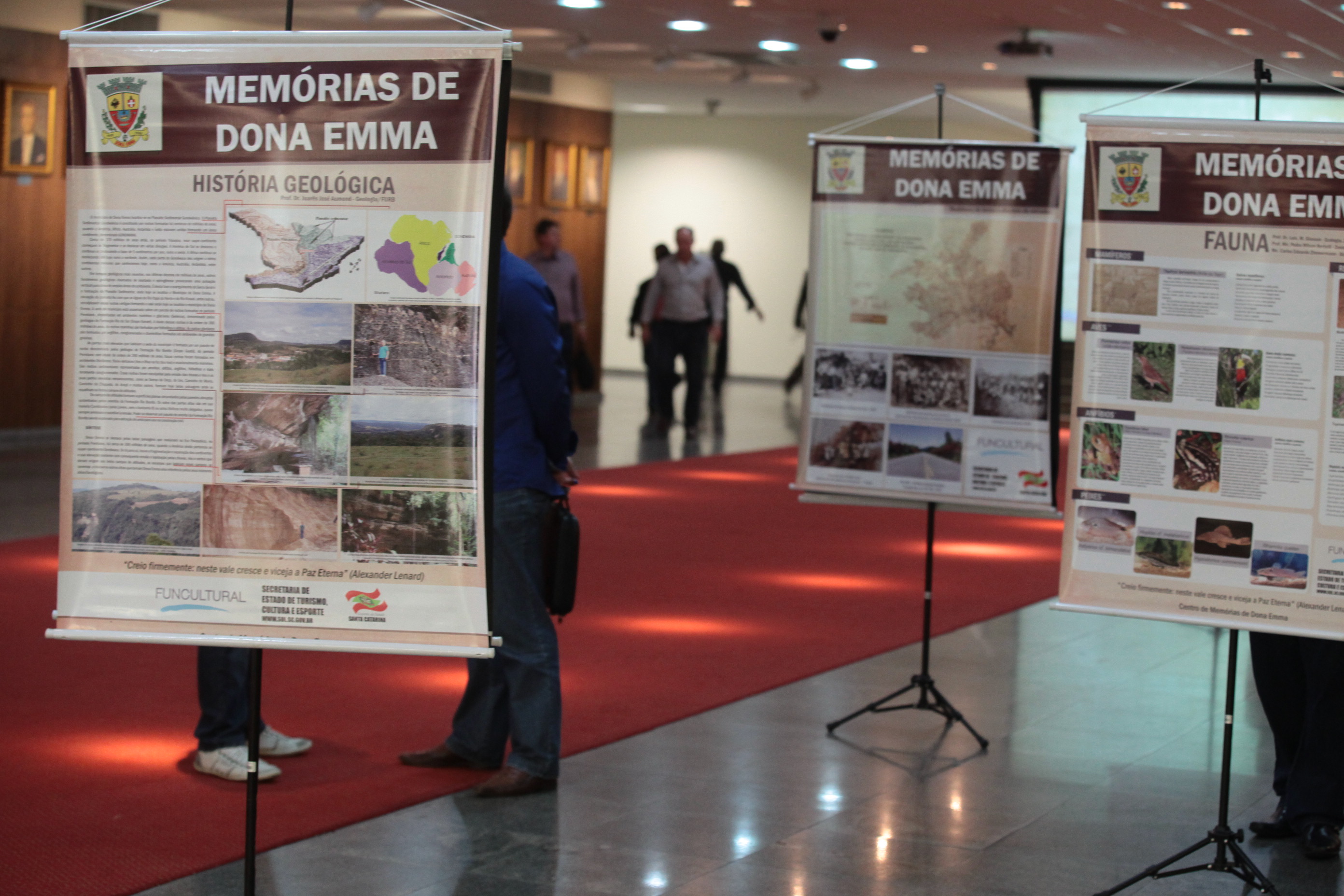Exposição de treze banner´s e de um áudio visual contando a história da colonização de Donna Emma. Foto: Miriam Zomer/ Agência AL