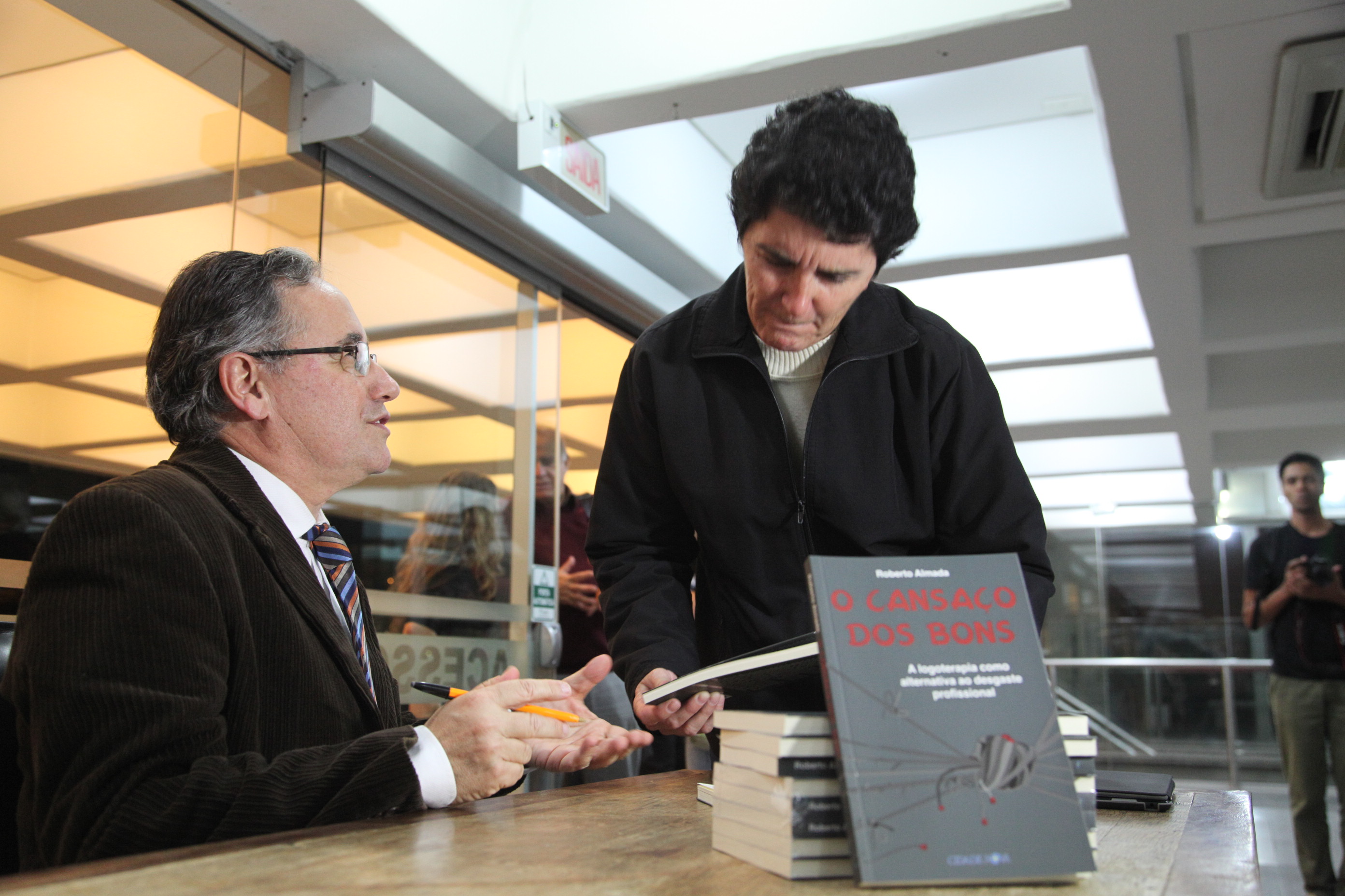 Lançamento Literário “Cansaço dos Bons” - Autor: Roberto Almada