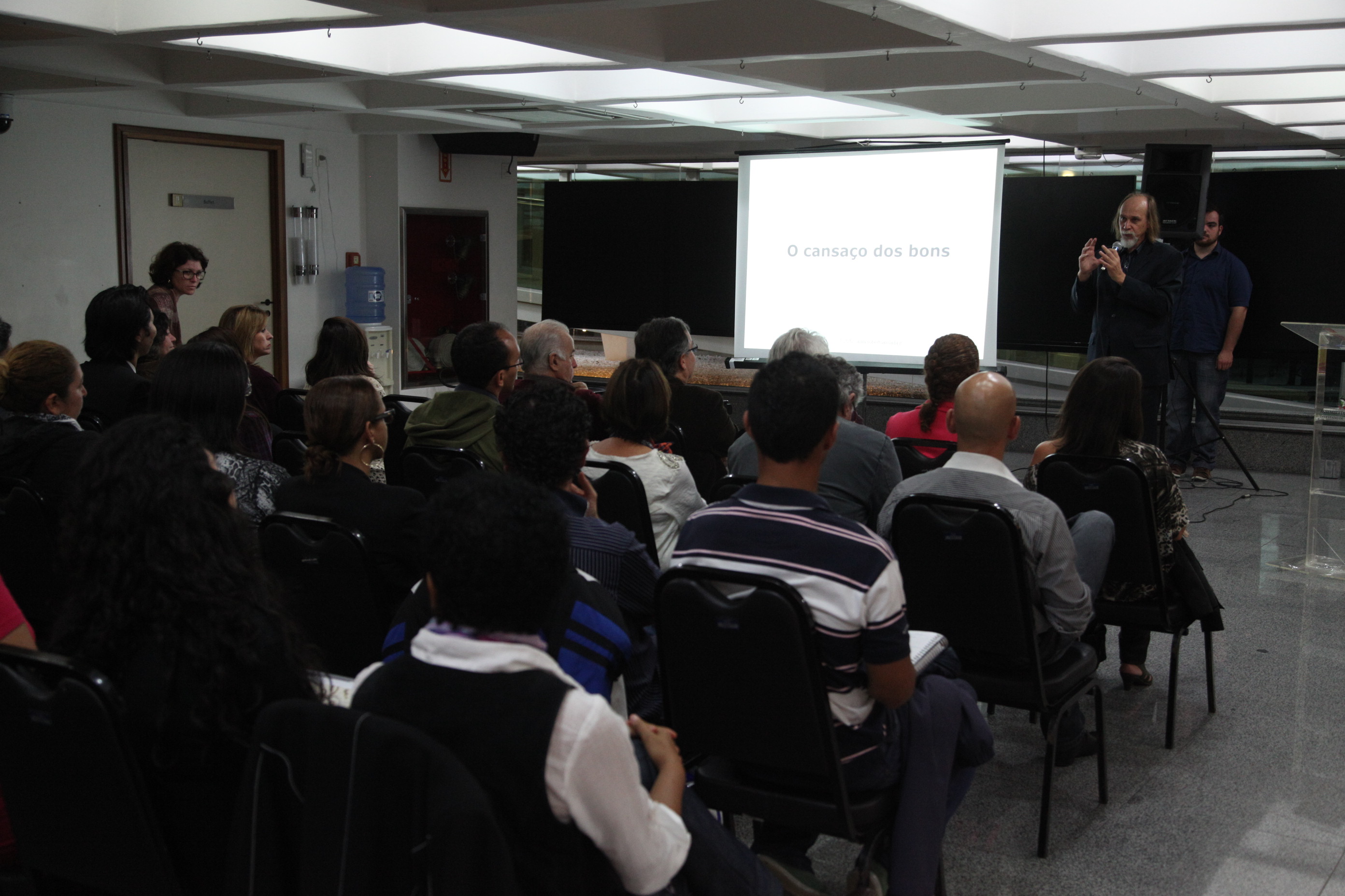 Lançamento Literário “Cansaço dos Bons” - Autor: Roberto Almada