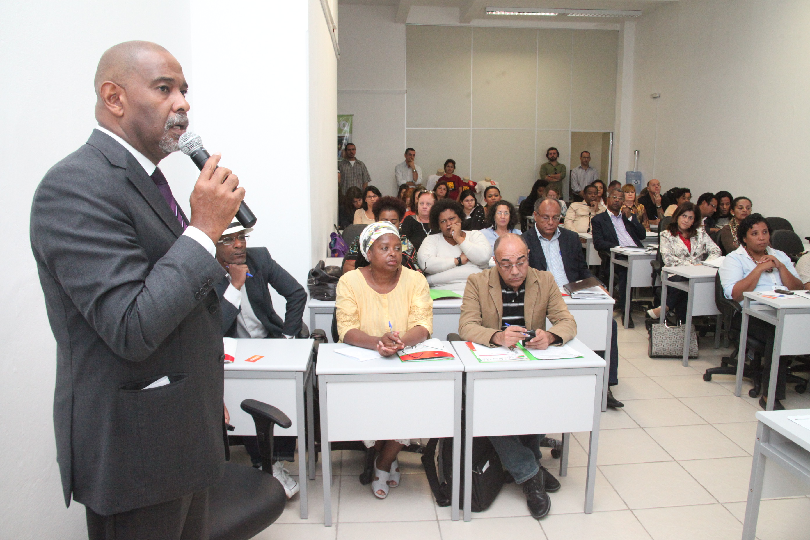 Palestrante Rui Leandro da Silva Santos. I Seminário Saúde da População Negra. Foto: Fábio Queiroz / Agência AL