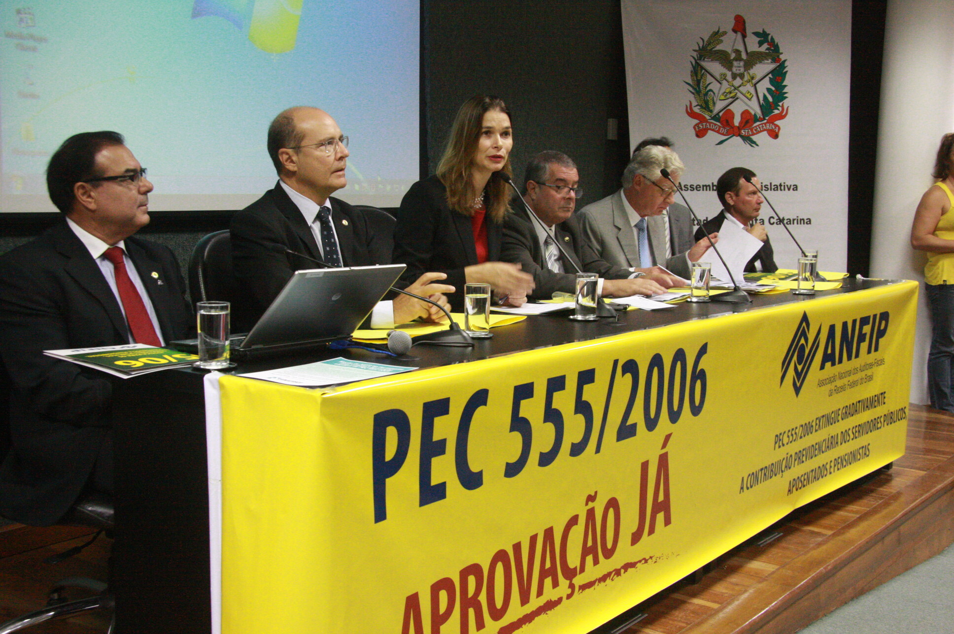 Audiência debate fim da contribuição previdenciária de servidores aposentados