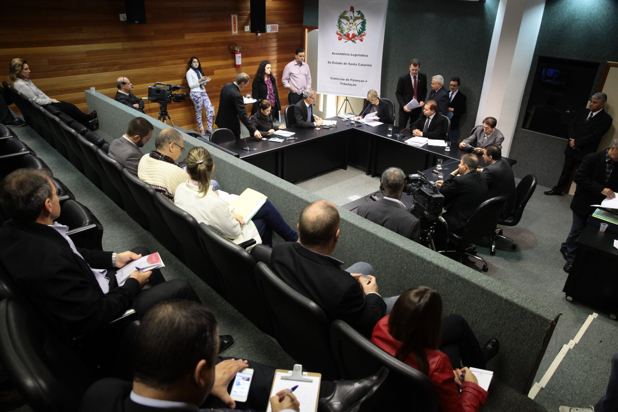 Ampliação do número de defensores públicos é aprovada na Comissão de Finanças