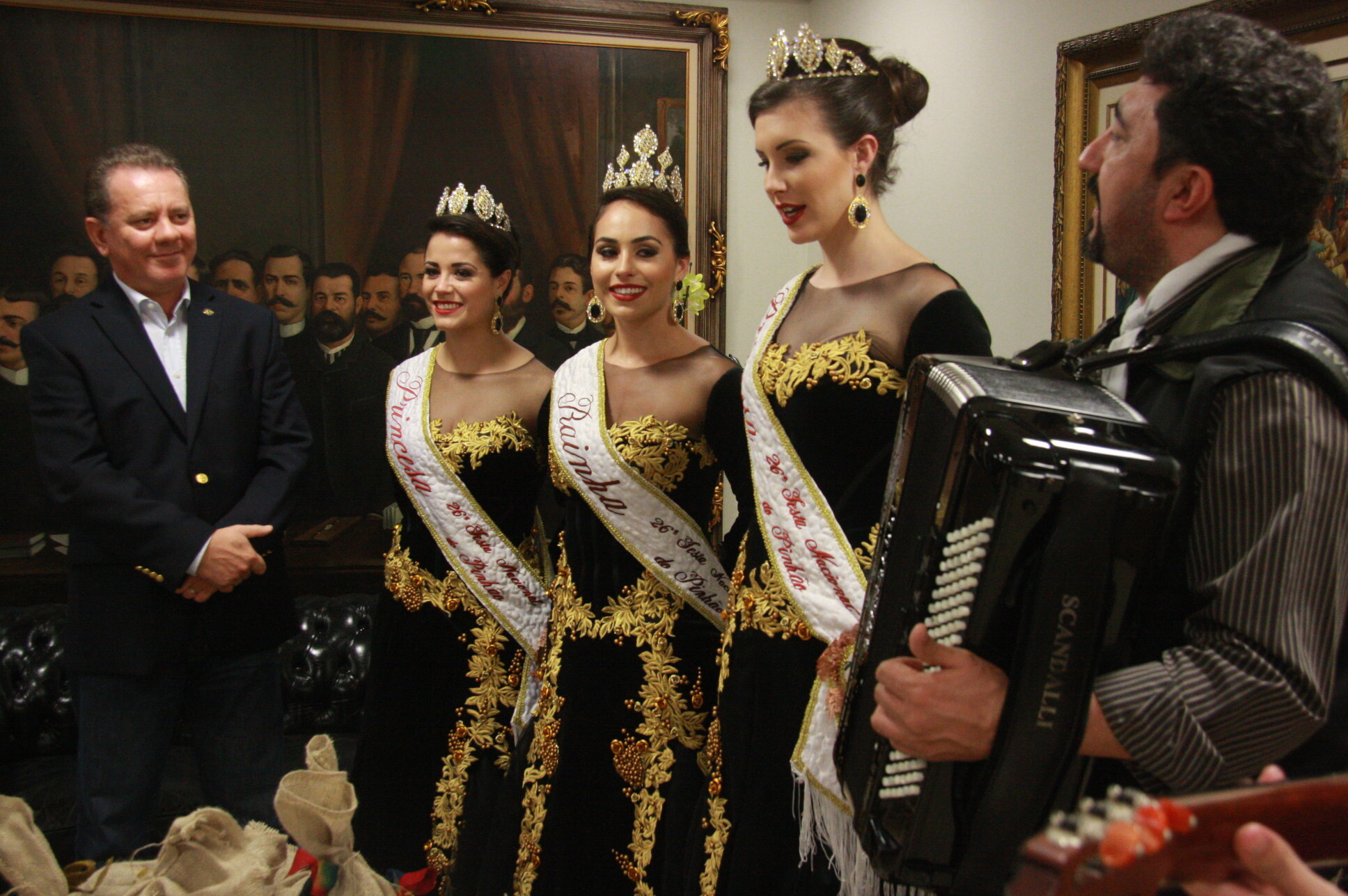 Comitiva divulga 26ª Festa Nacional do Pinhão na Assembleia