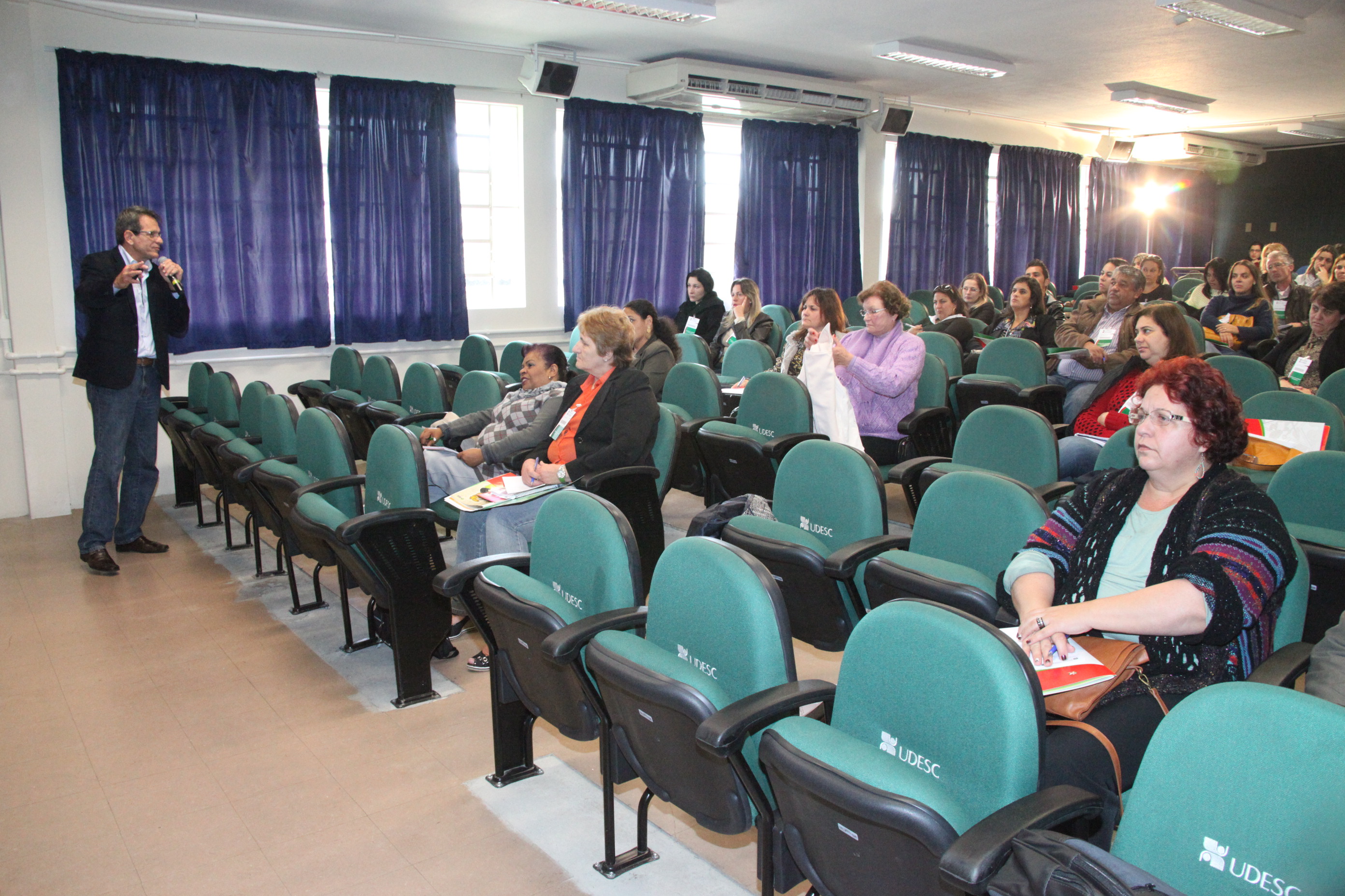Mário Cezar da Silveira - palestrante. Seminário regionalizado sobre gestão municipal do FIA - Fundo para Infância e Adolescência. Foto: Fábio Queiroz / Agência AL