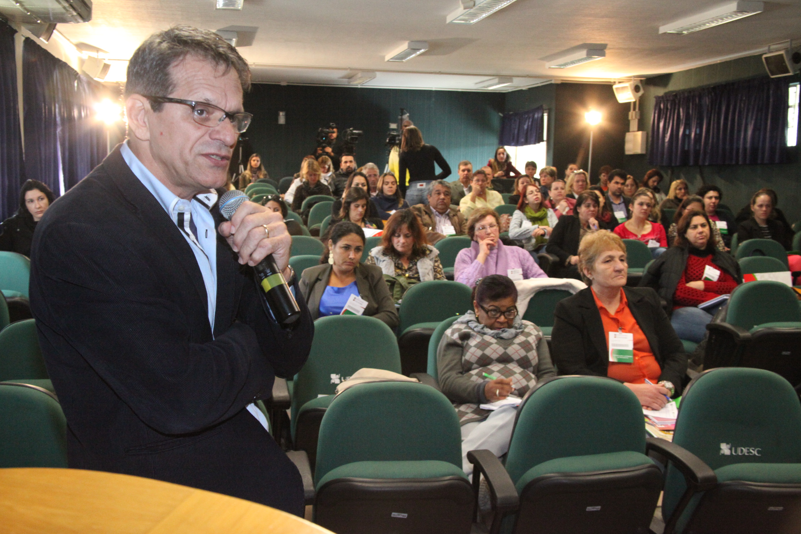 Mário Cezar da Silveira - palestrante. Seminário regionalizado sobre gestão municipal do FIA - Fundo para Infância e Adolescência. Foto: Fábio Queiroz / Agência AL