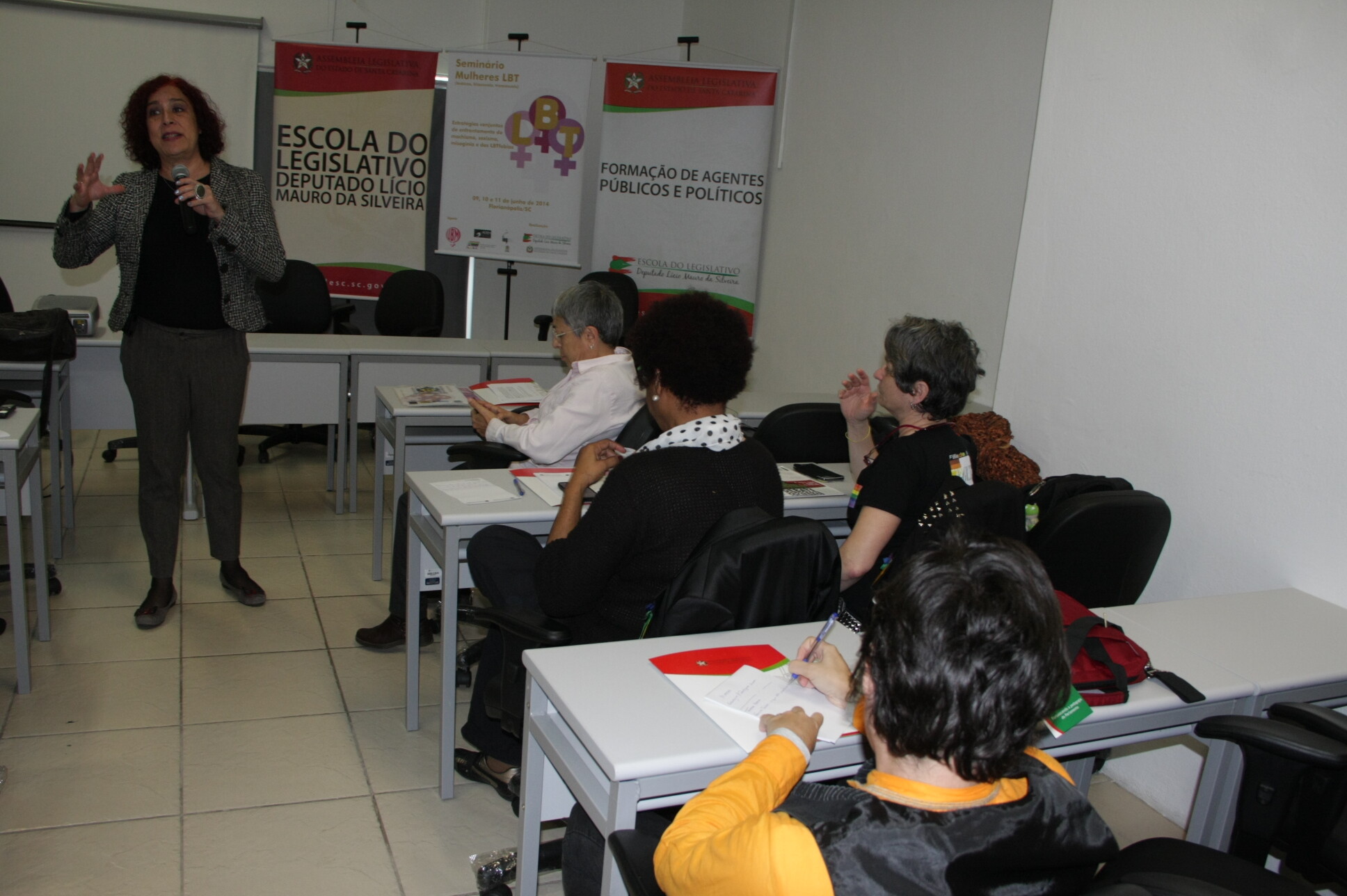 Seminário Mulheres LBT debate políticas sociais