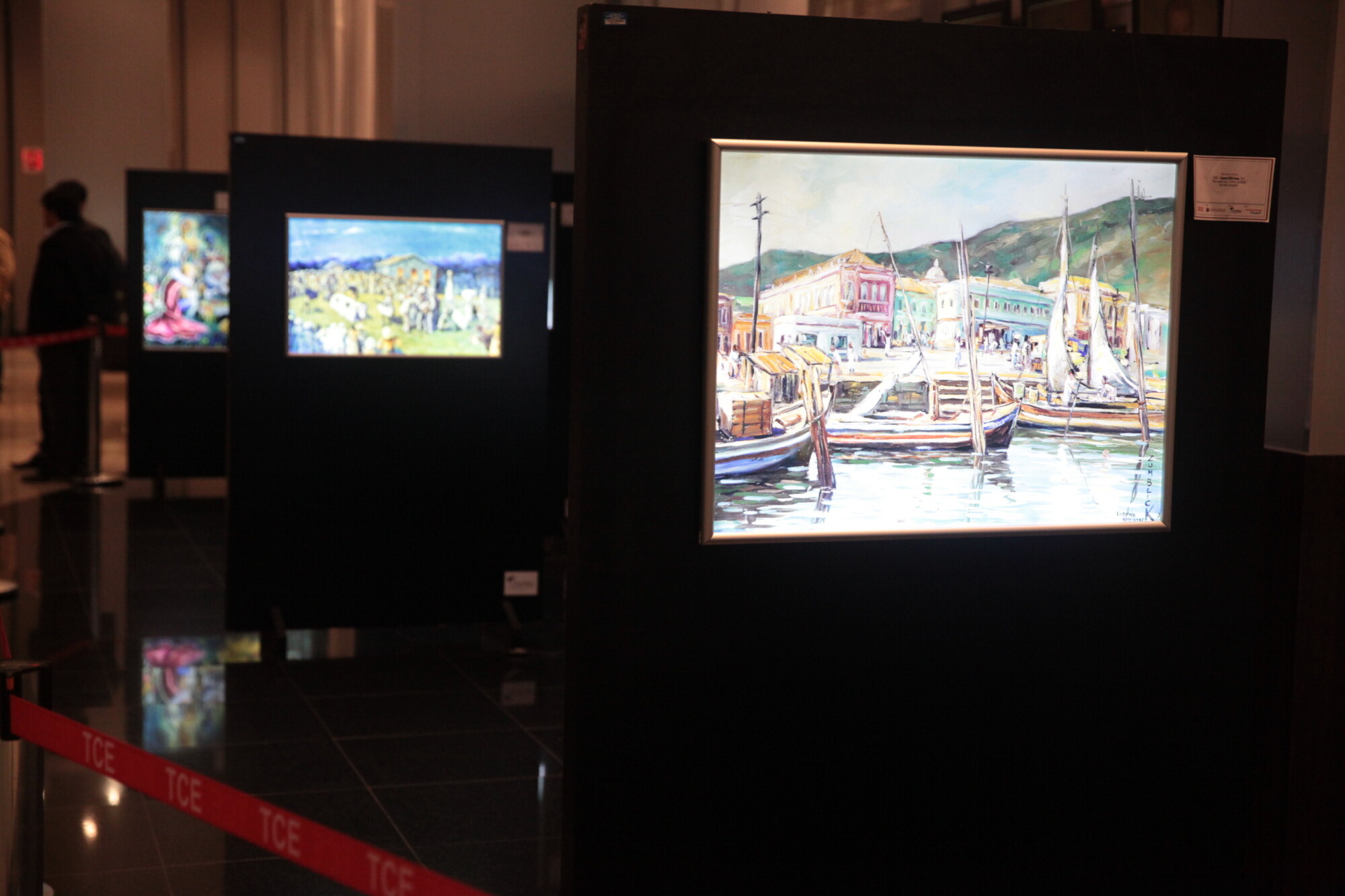A mostra, que tem sistema de iluminação especial, envolve reproduções fotográficas de 32 obras com temas variados FOTO: Lucas Gabriel Diniz / Agência