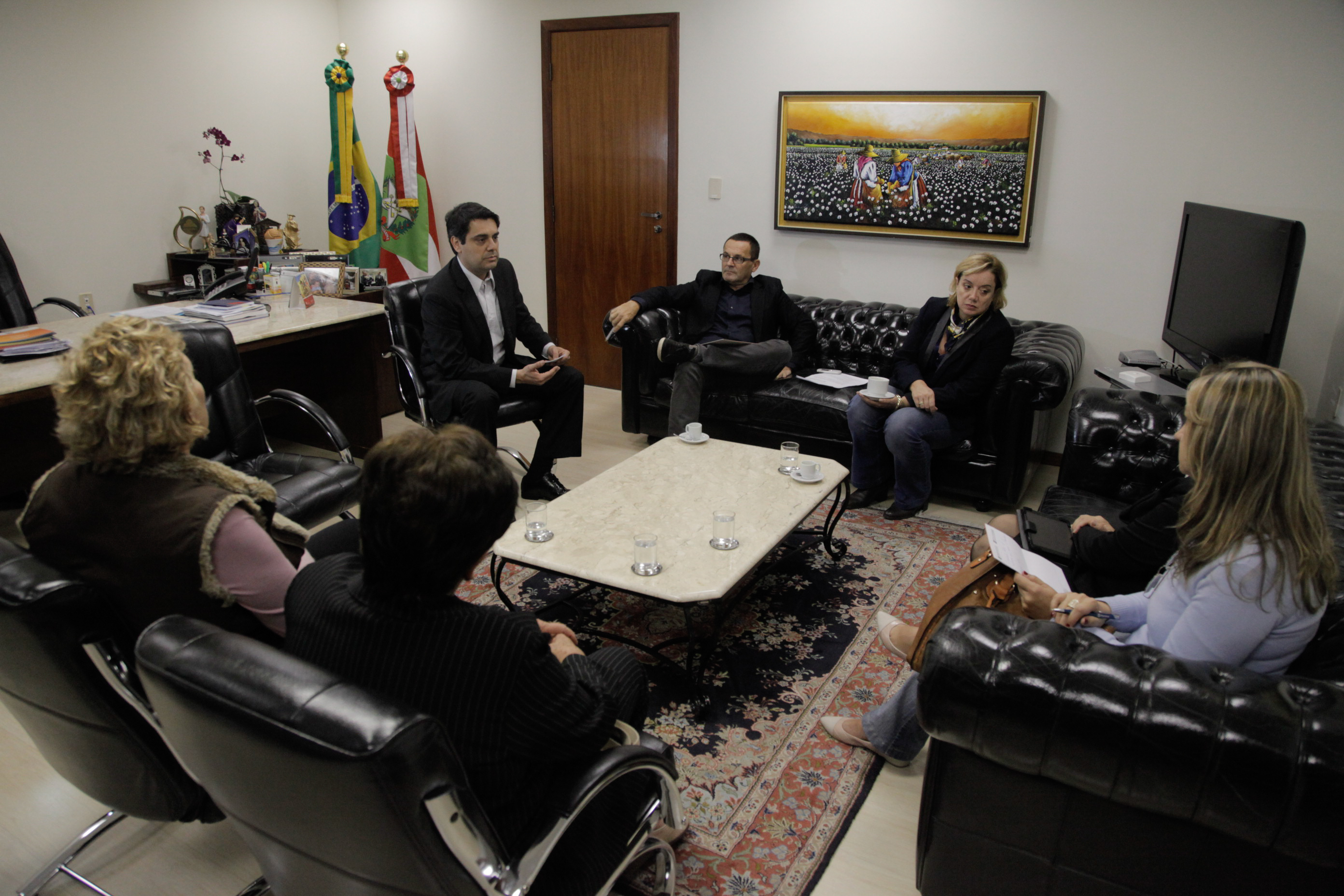 Reunião da Apae de Penha no Gabinete da Presidência