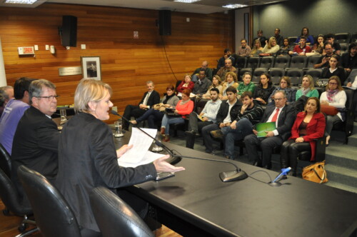 Dinheiro público para universidade pública