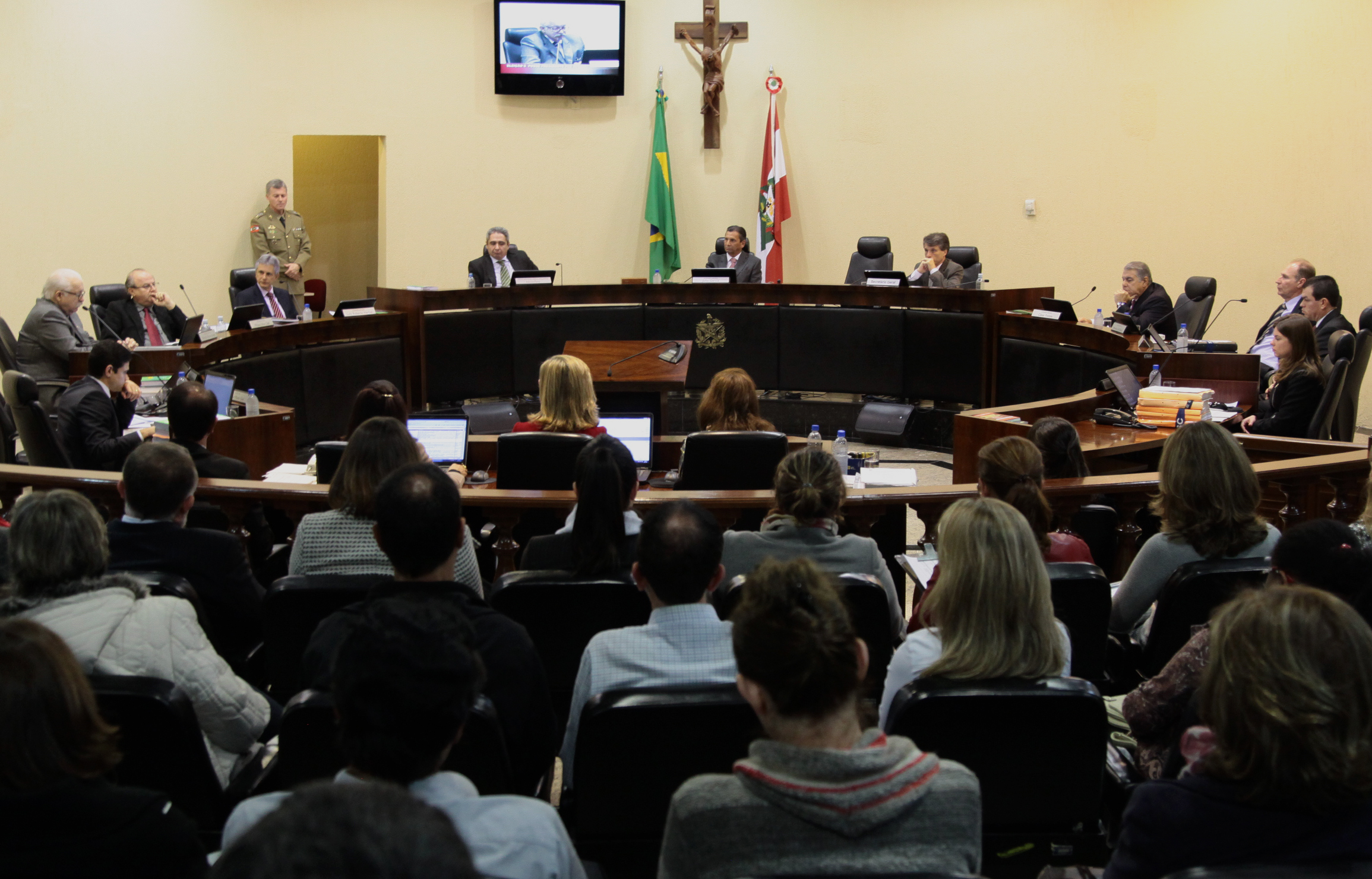 Presidente do TCE Julio Garcia
