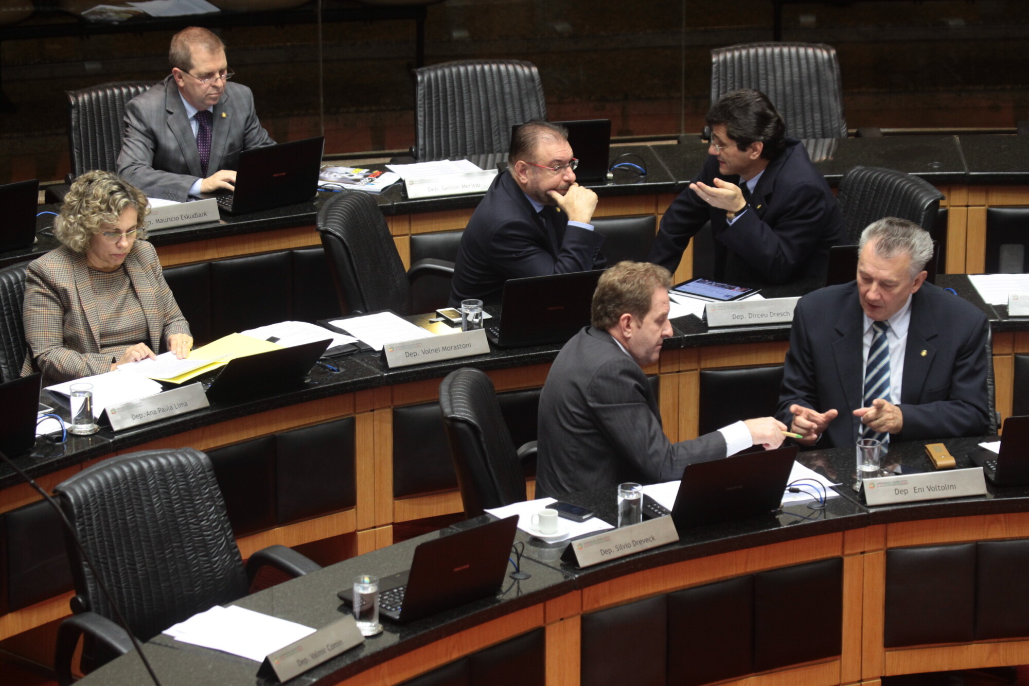 Deputados aprovam admissibilidade de MP que cria vagas na Fazenda