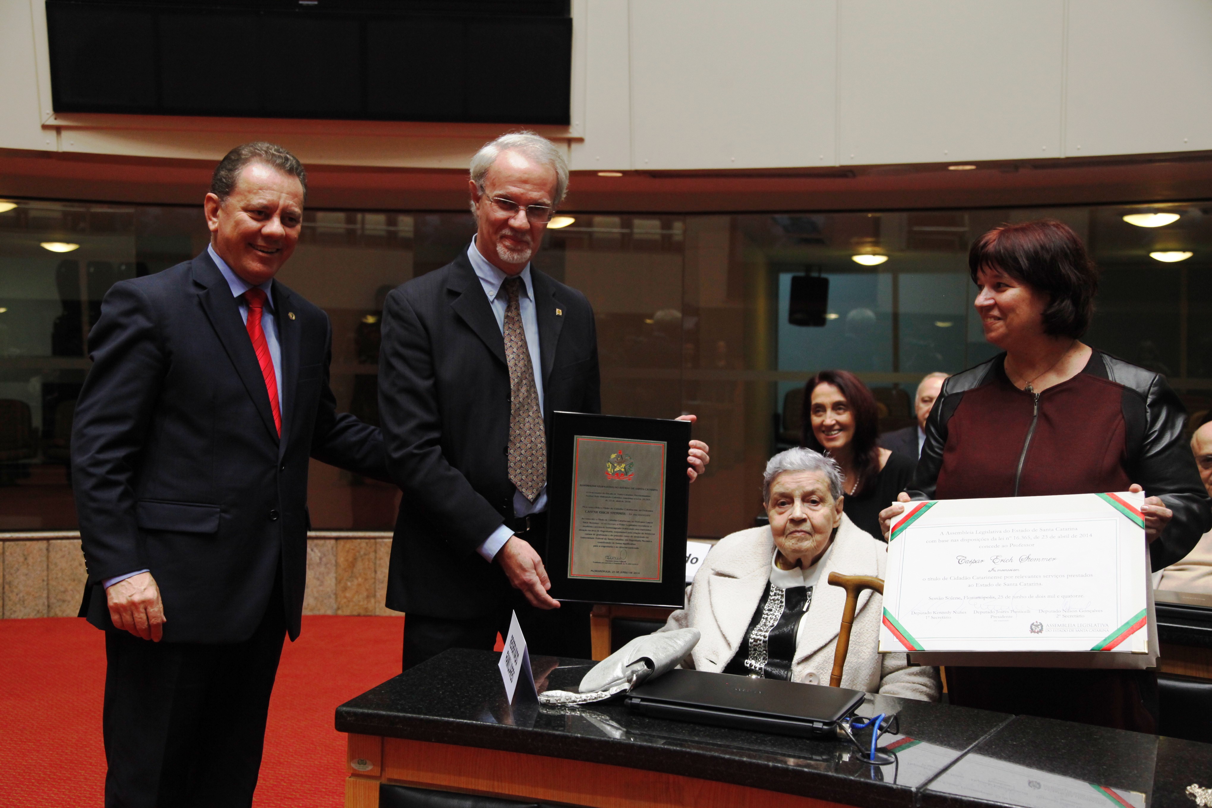 Titulo de Cidadão Catarinense ao Professor Caspar Erich Stemmer in Memoriam    Foto Carlos Kilian/Agencia AL