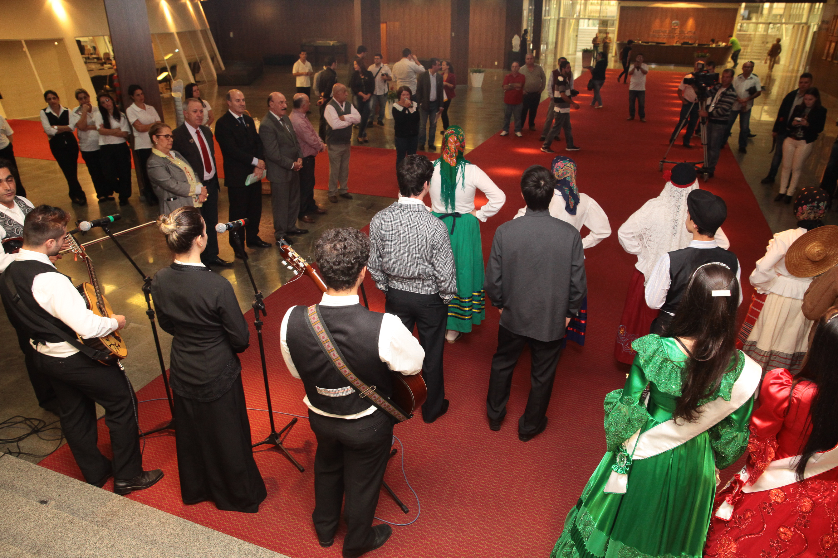 Apresentação de Grupo de Dança no Hall da Assembleia Legislativa. Foto: Miriam Zomer/Agência AL