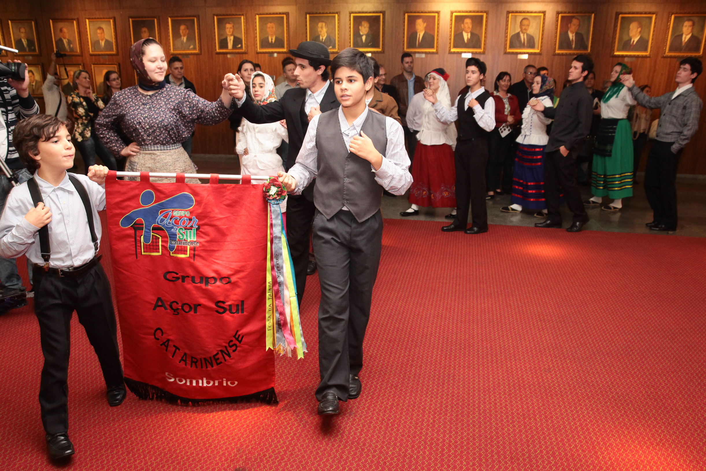 Apresentação de Grupo de Dança no Hall da Assembleia Legislativa. Foto: Miriam Zomer/Agência AL