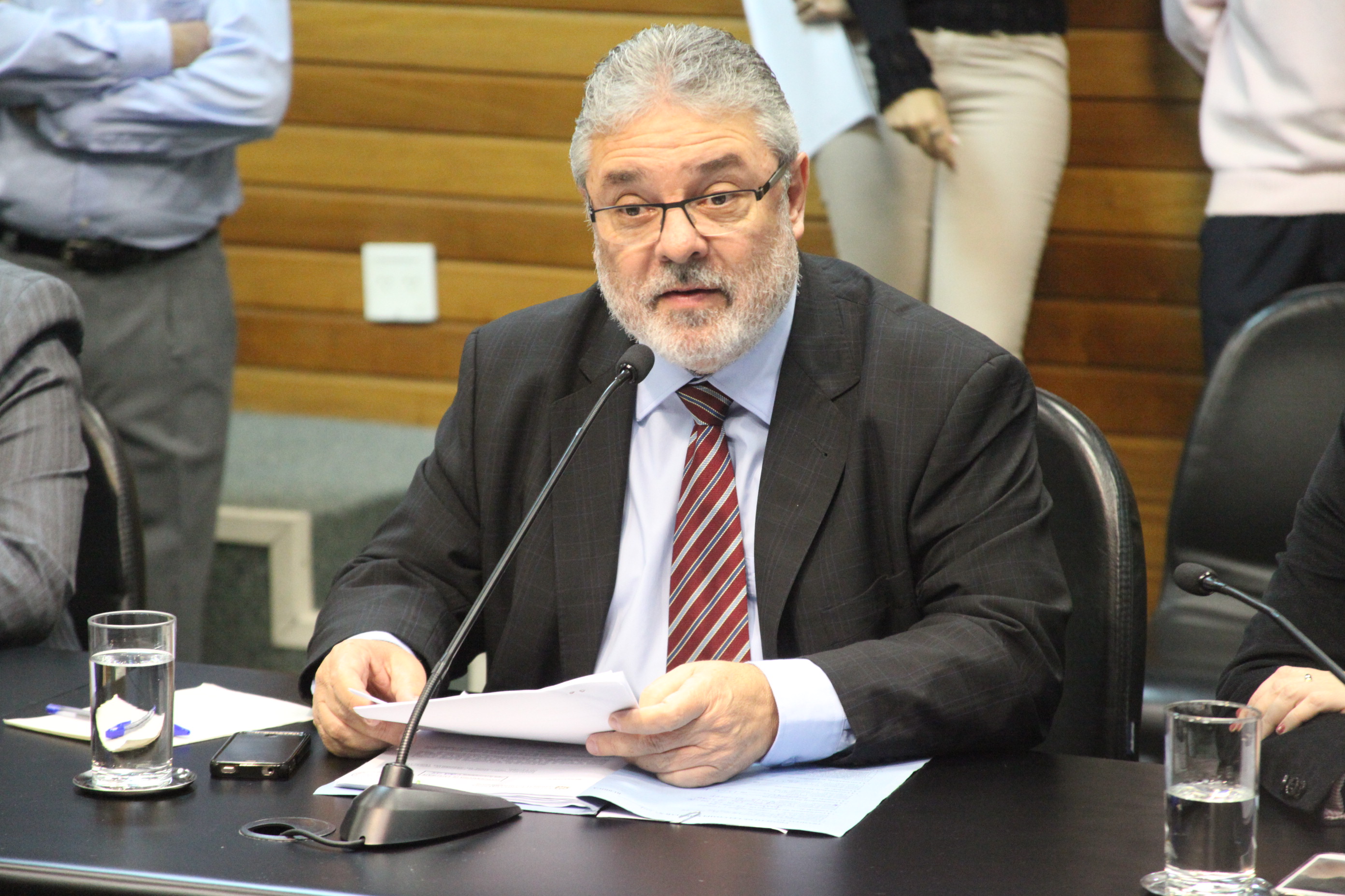 Deputado Paulo França (PMDB). Reunião conjunta da Comissão de Finanças e Tributação e Comissão de Transportes. Foto: Fábio Queiroz / Agência AL