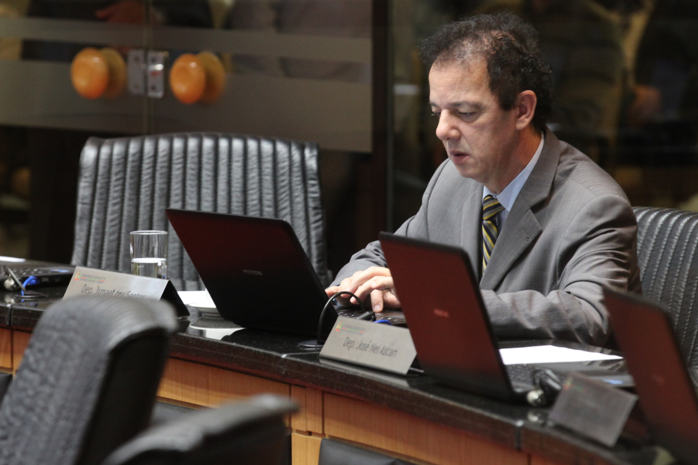 Deputado Ismael dos Santos (PSD). Sessão Ordinária. Foto: Fábio Queiroz / Agência AL