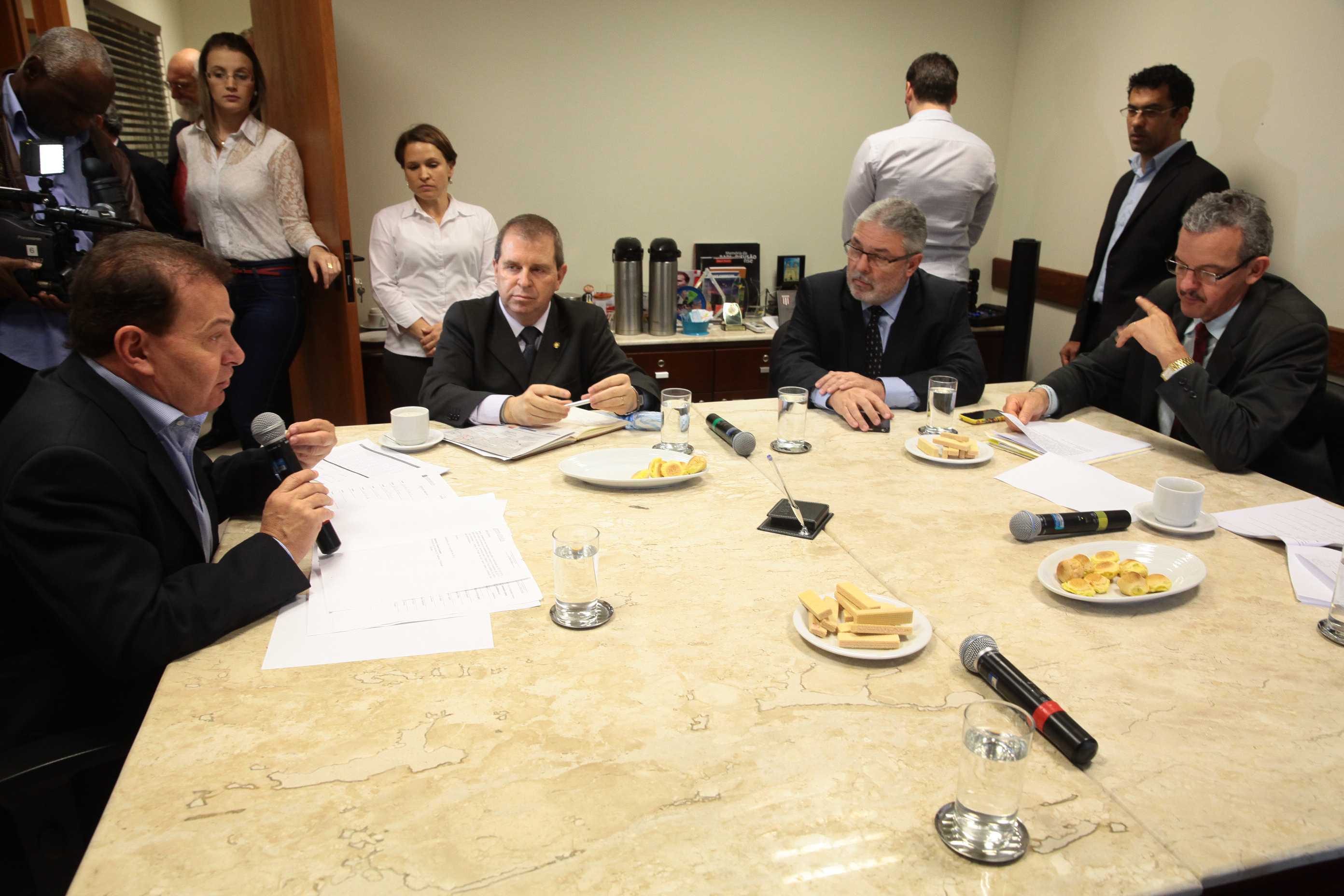 Reunião extraordinária da Comissão de Finanças. Fotos: Miriam Zomer/Agência AL