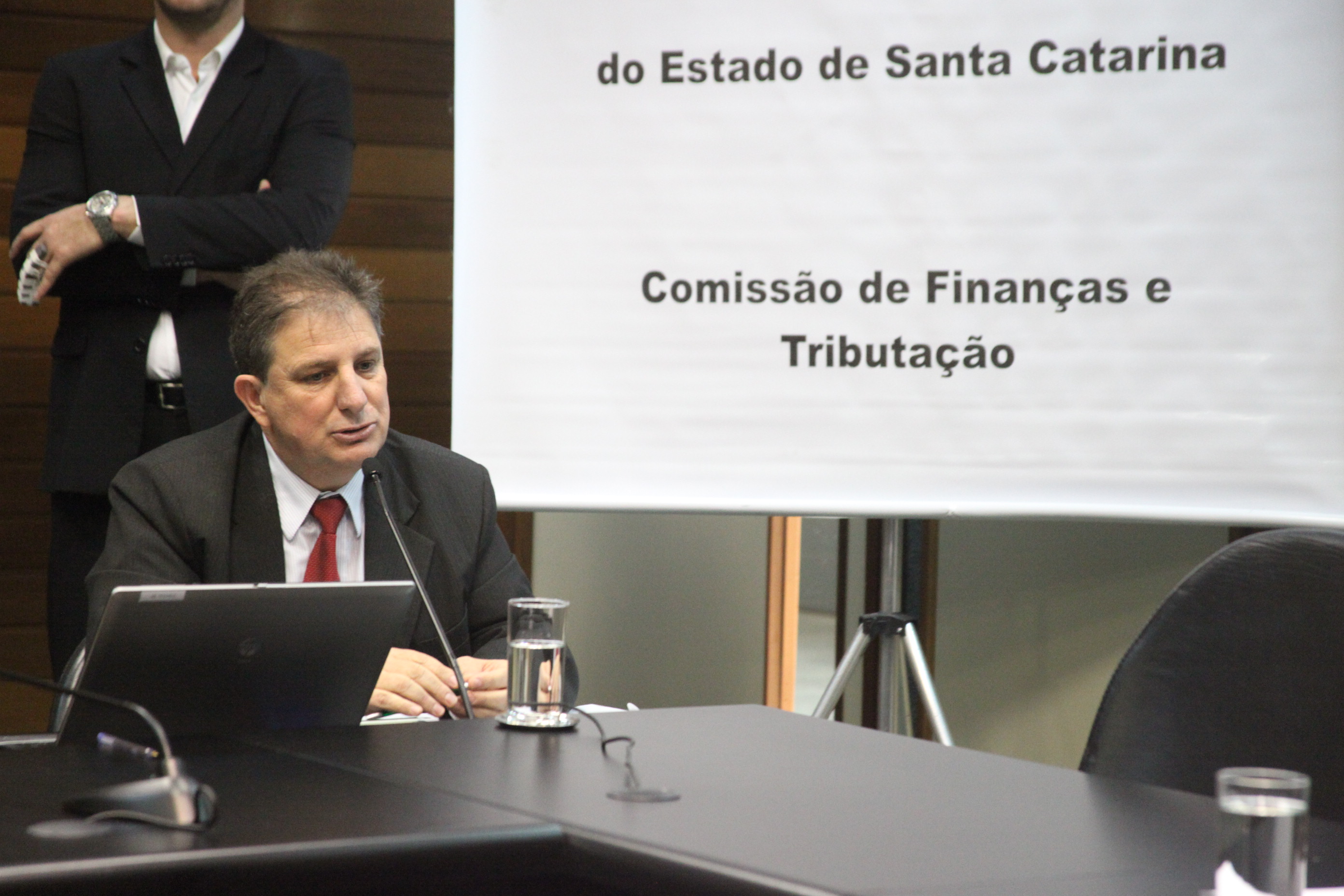 Secretário de Estado da Infraestrutura João Carlos Ecker. Reunião da Comissão de Finanças e Tributação. Foto: Fábio Queiroz / Agência AL
