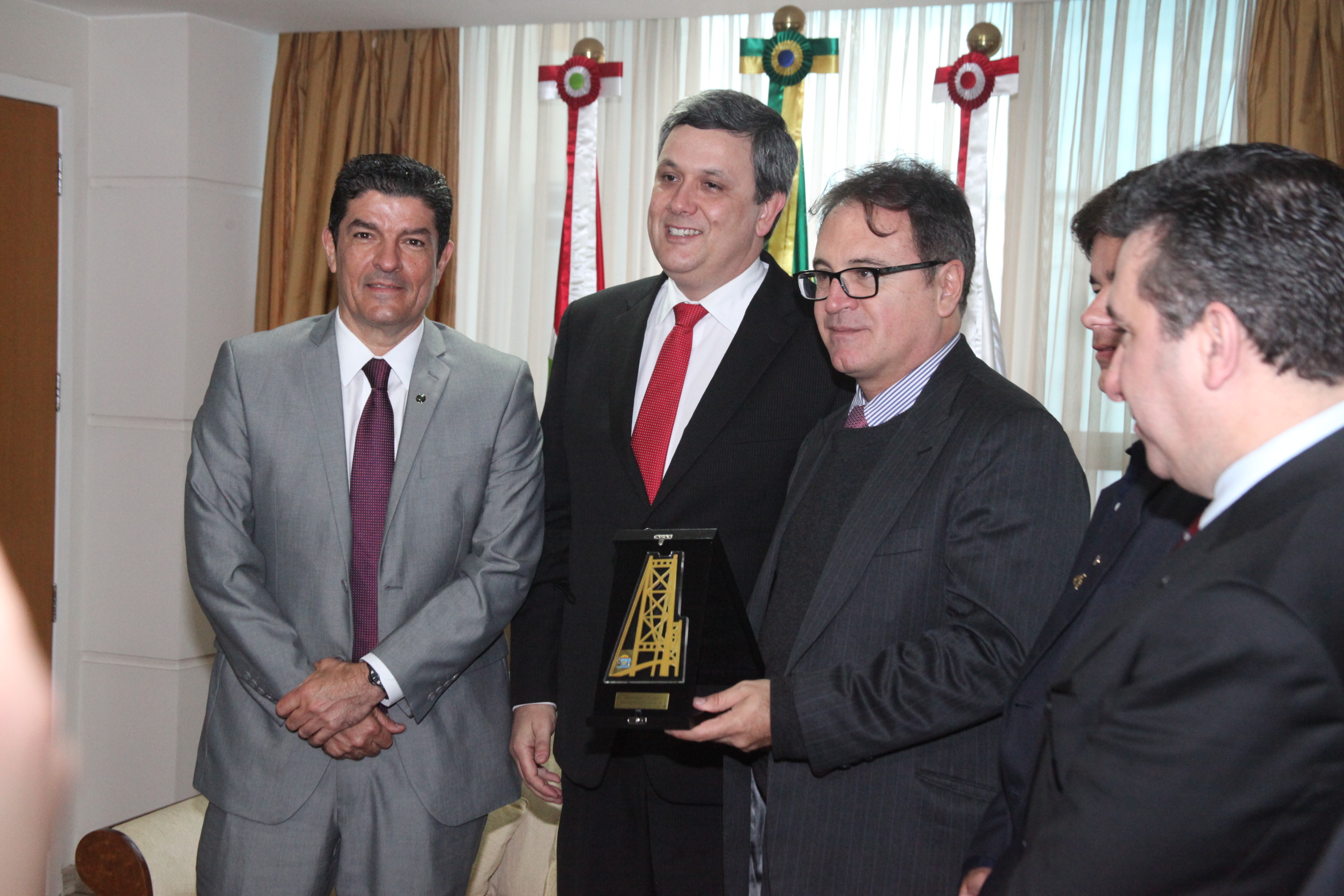 Presidente da Câmara Municipal de Florianópolis, vereador César Faria, reúne-se com o Ministro do Turismo Vinícius Lages. Foto: Fábio Queiroz / Agência AL