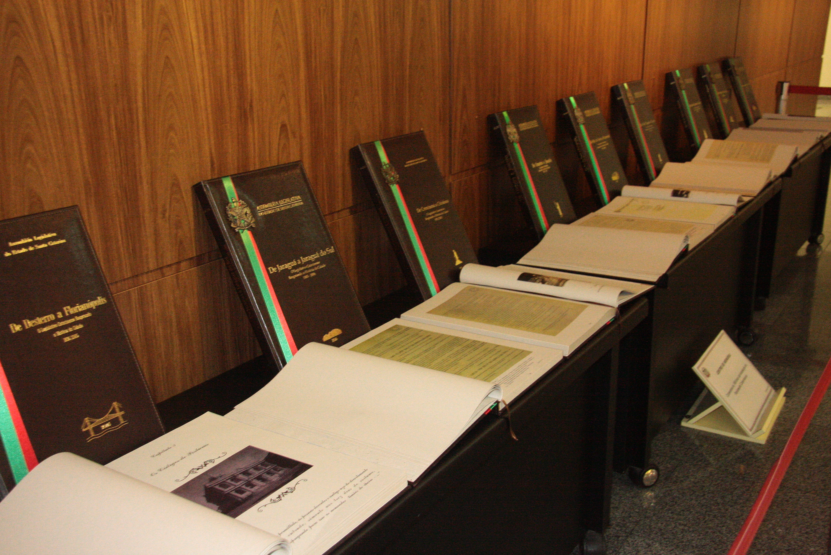 Exposição sobre os 180 anos do Parlamento Catarinense. Foto: Eduardo Guedes de Oliveira / Agência AL