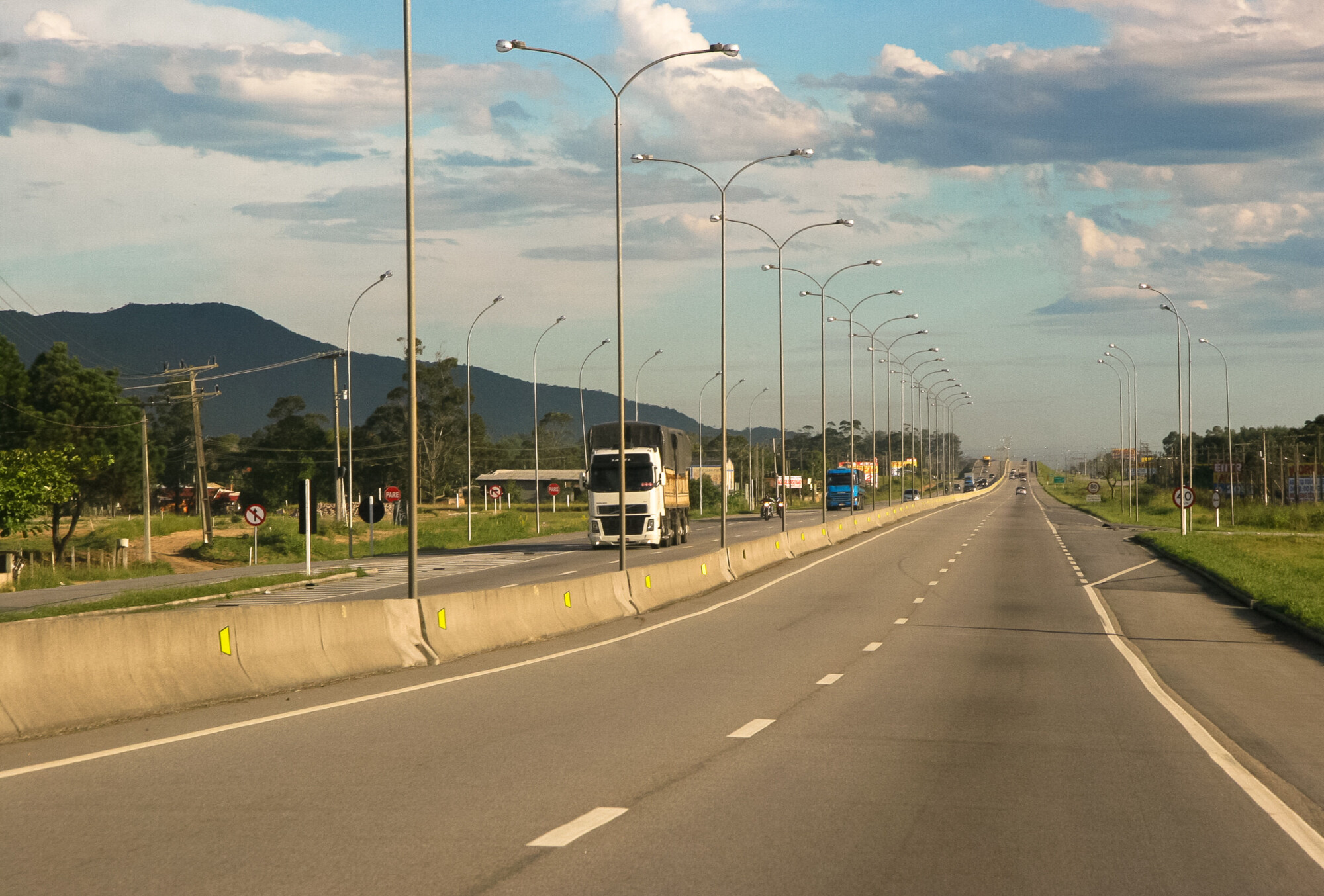 BR 101: a rodovia mais movimentada do estado. FOTOS: Miriam Zomer/Agência AL