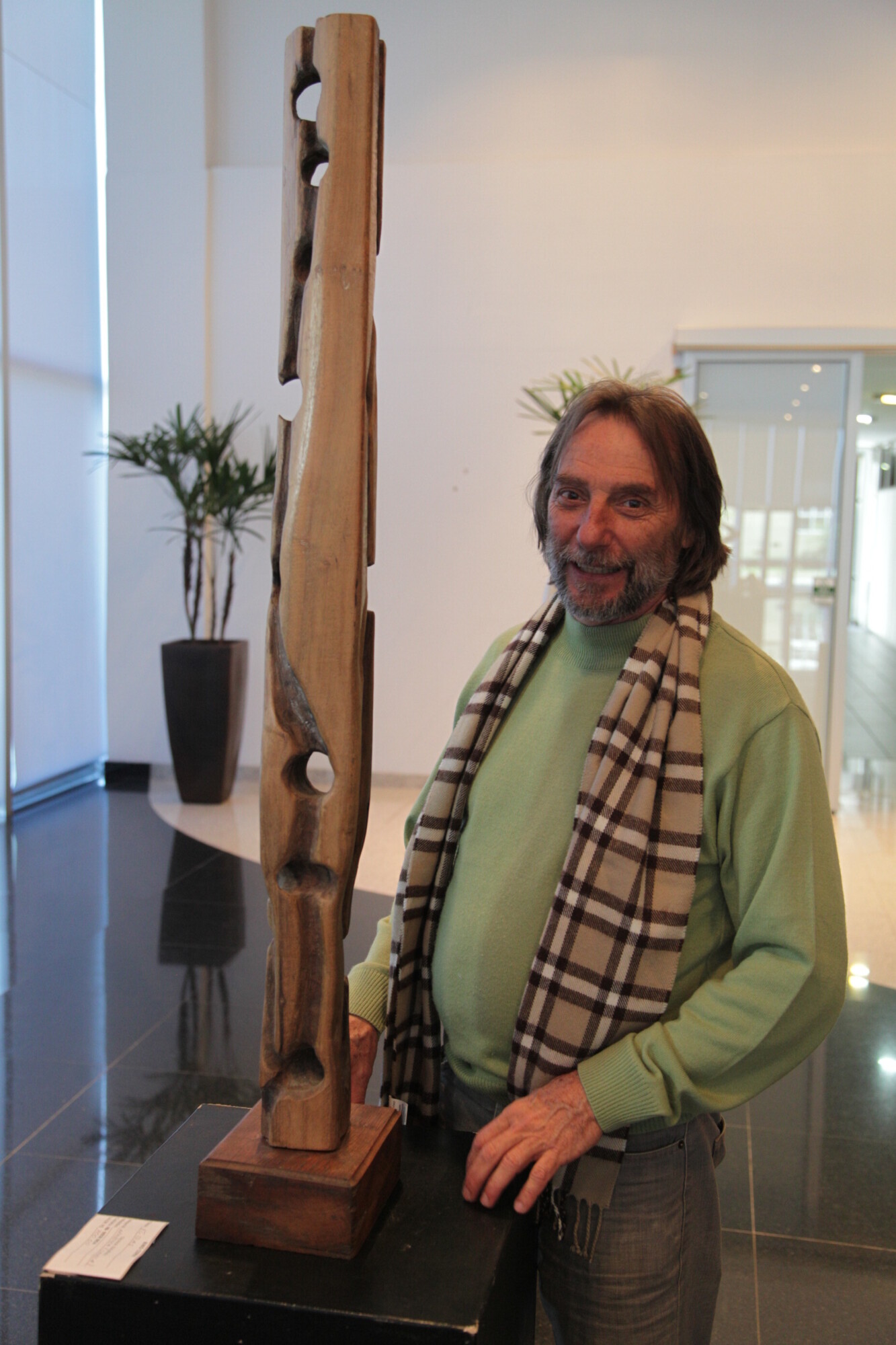 Kiko Cervi com a exposição “É pau, é pedra”. FOTOS: Solon Soares/Agência AL