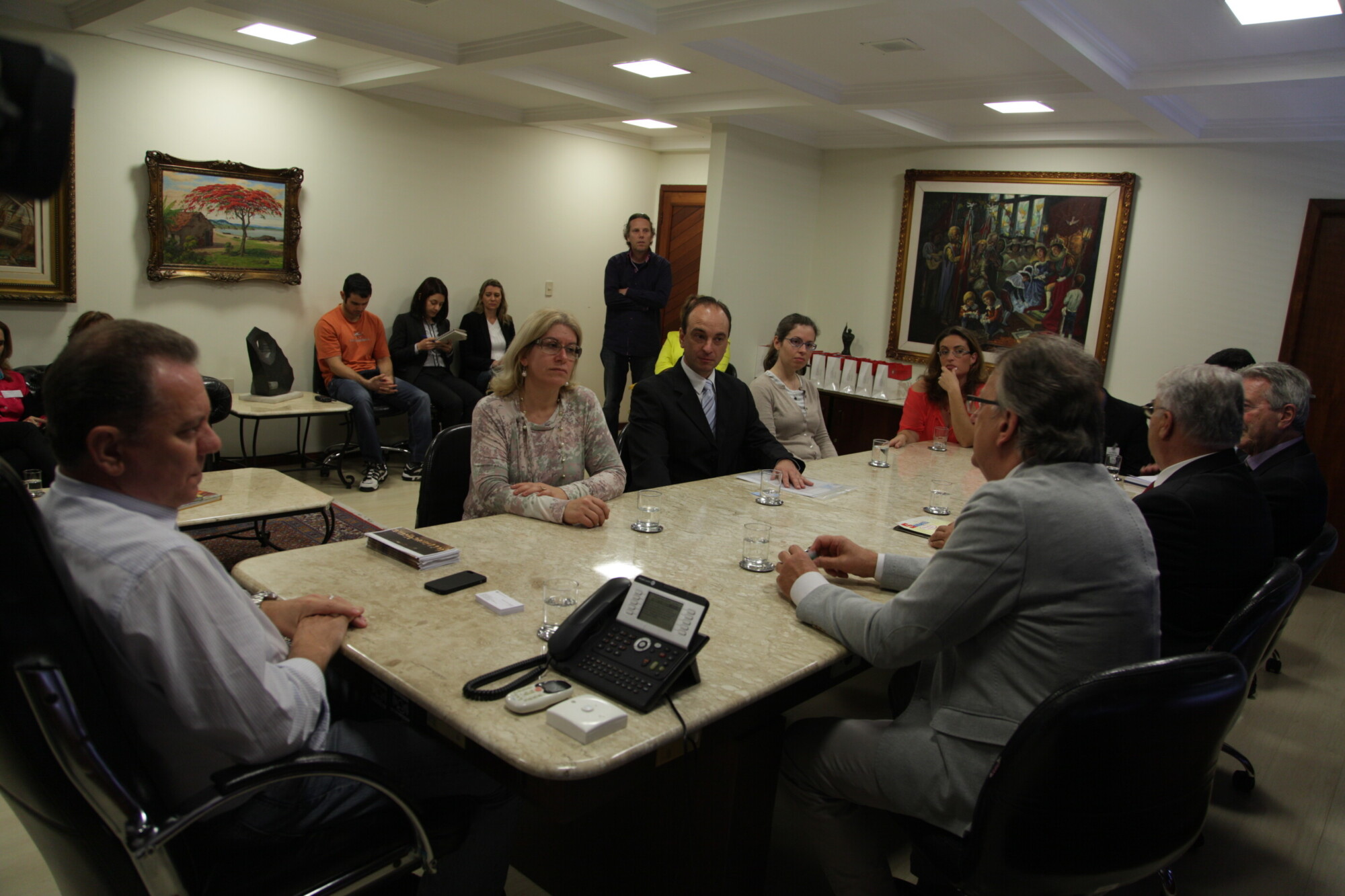 Parlamento recebe presidente do CRO/SC e empresários italianos