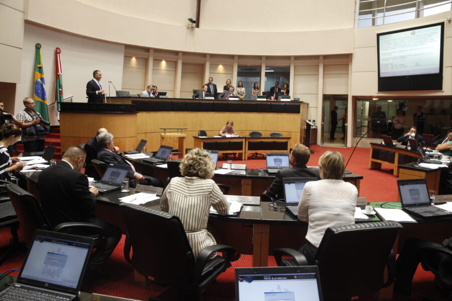 Assembleia Legislativa retoma trabalhos com votações e celebrações pelos 180 anos