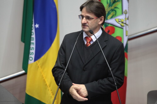 Saretta solicita reforma e melhorias para escola de Catanduvas