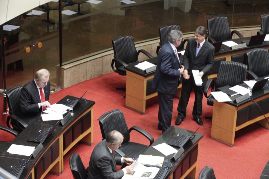 Parlamentares retomam atividades legislativas nesta semana