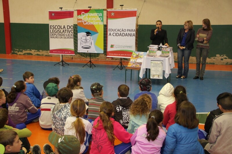 Caravana da Educação para a Cidadania leva formação política a estudantes catarinenses