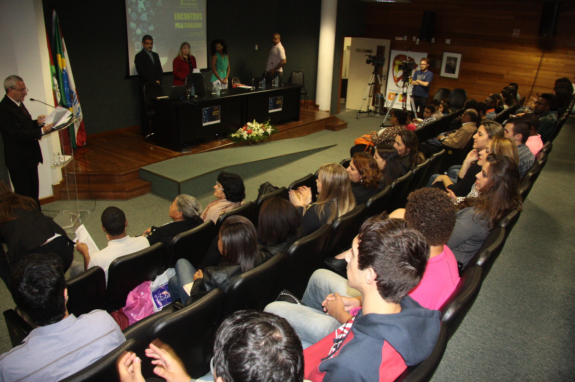 Palestra incentiva jovens a planejarem o futuro