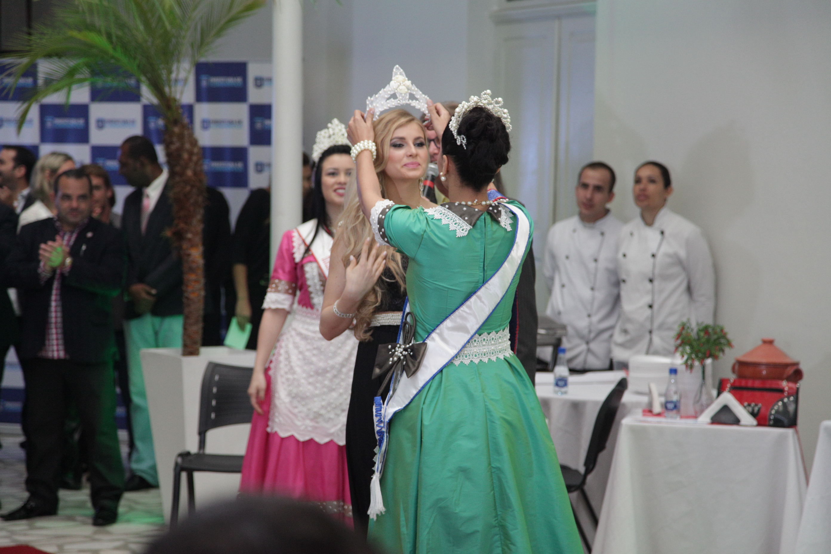 Lançamento da 15ª Fenaostra. Primeira princesa eleita, Thaiza Wilbert.