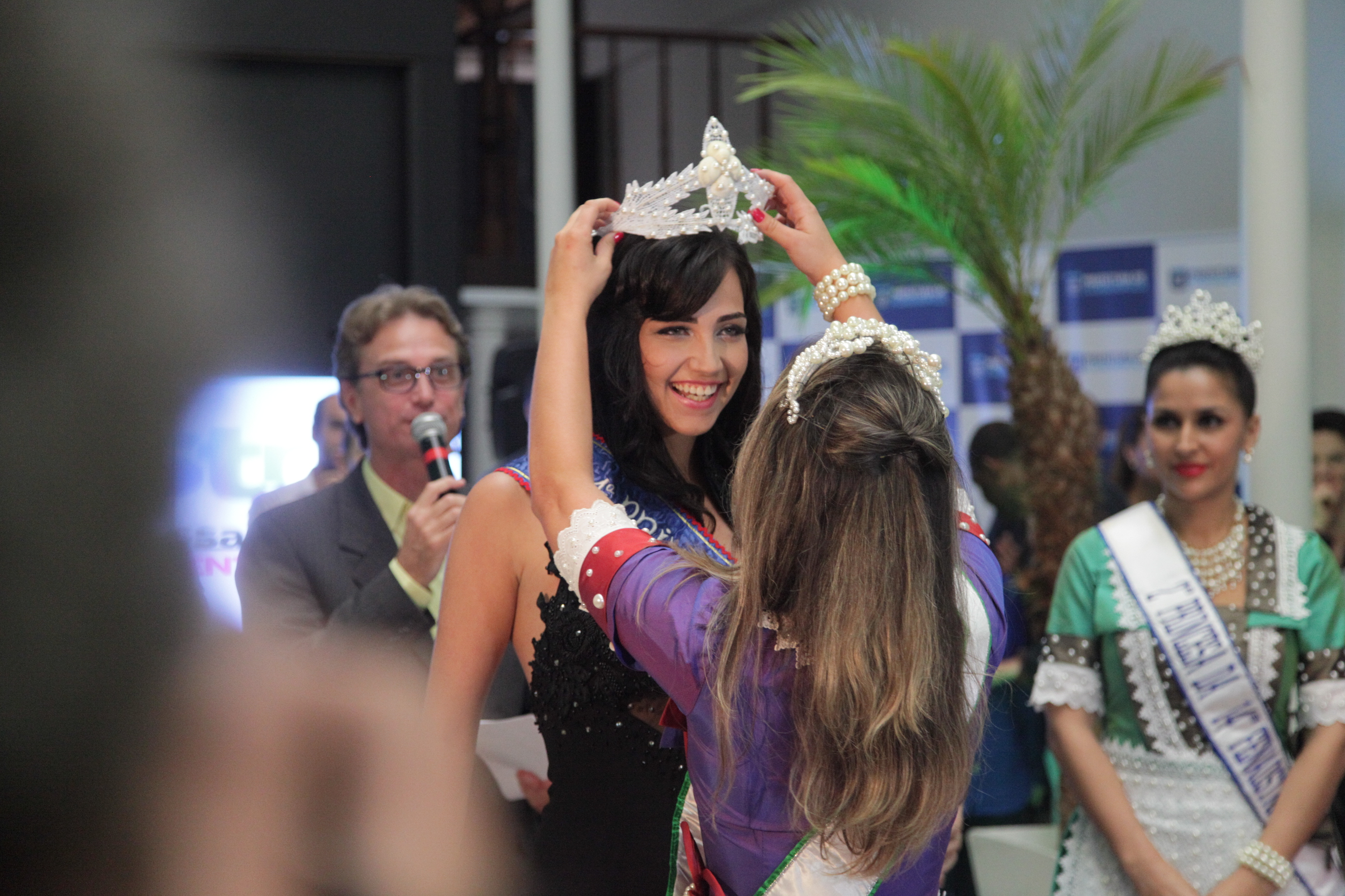 Lançamento da 15ª Fenaostra. Segunda princesa eleita, Juniana Caroline Policasto.