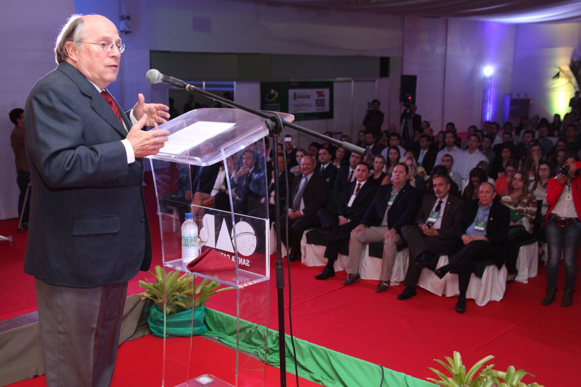 Ex-ministro da Justiça, Miguel Reale Junior, falou na conferência e Brusque. FOTOS: Fábio Queiroz/Agência AL