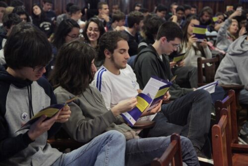 Estudantes do ensino médio recebem aulas de educação política