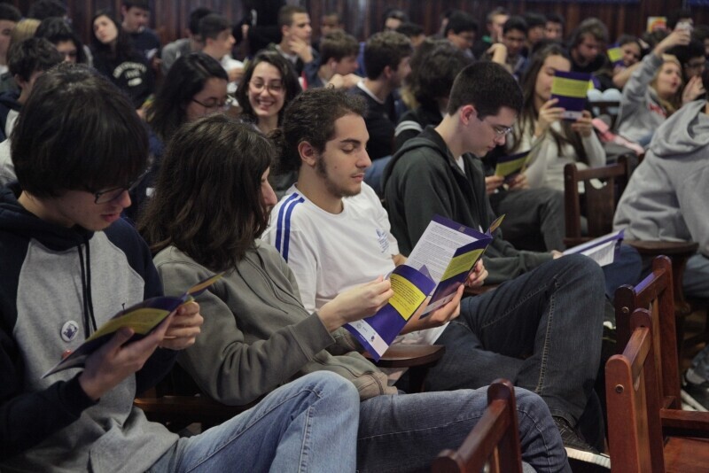 Estudantes do ensino médio recebem aulas de educação política