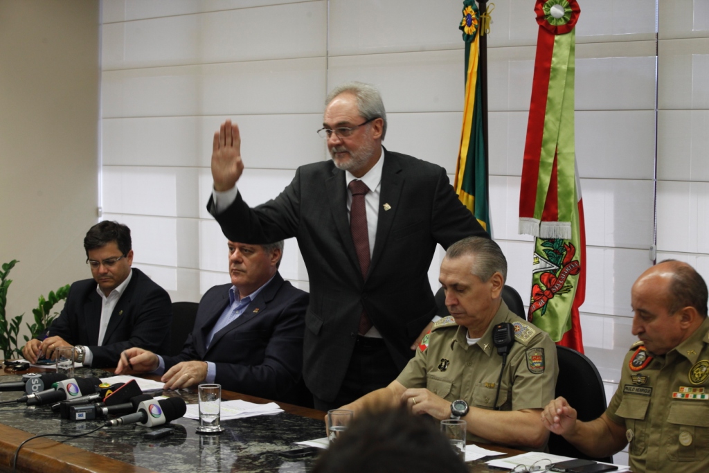 Entrevista Coletiva com o Governador sobre a onda de atentados em Santa Catarina