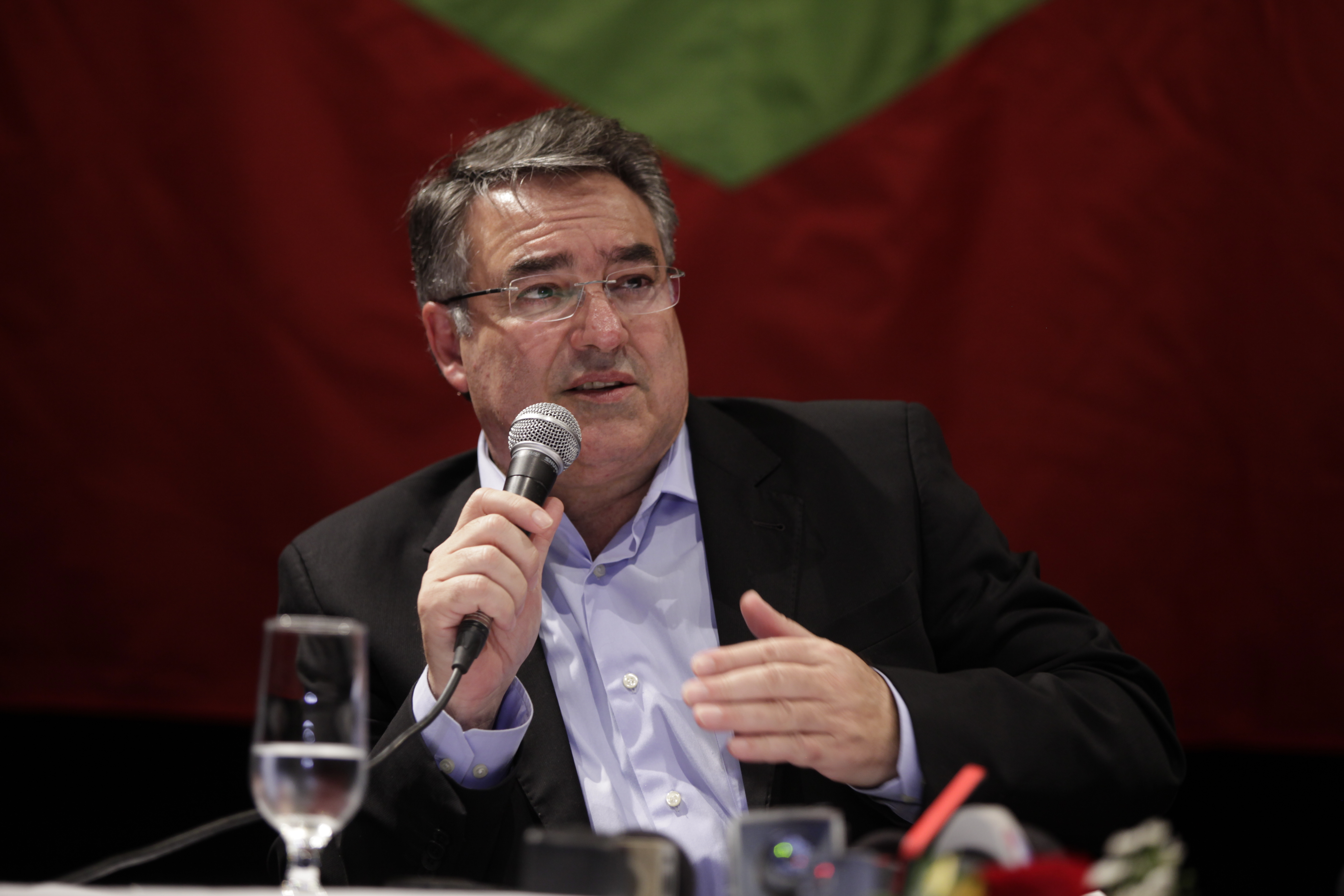 Governador Raimundo Colombo reasume o cargo no Executivo. Fotos: Carlos Kilian/Agência AL