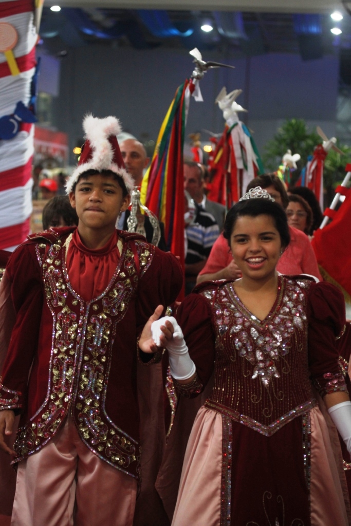 Desfile da Corte do Divino na cerimônia de abertura da FENAOSTRA 2014   Foto Carlos Kilian/Agência AL