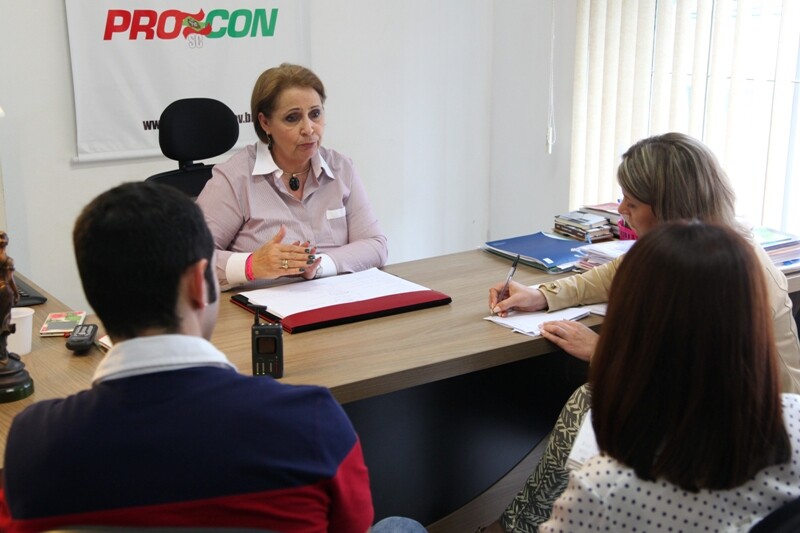 Procon alerta usuários para compras via internet