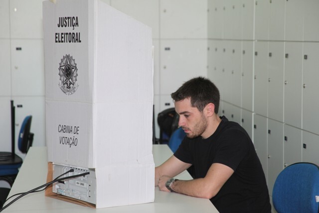 Eleitor que não votou no dia 5 de outubro, deve comparecer às urnas no 2º turno. FOTO: Fábio Queiroz/Agência AL