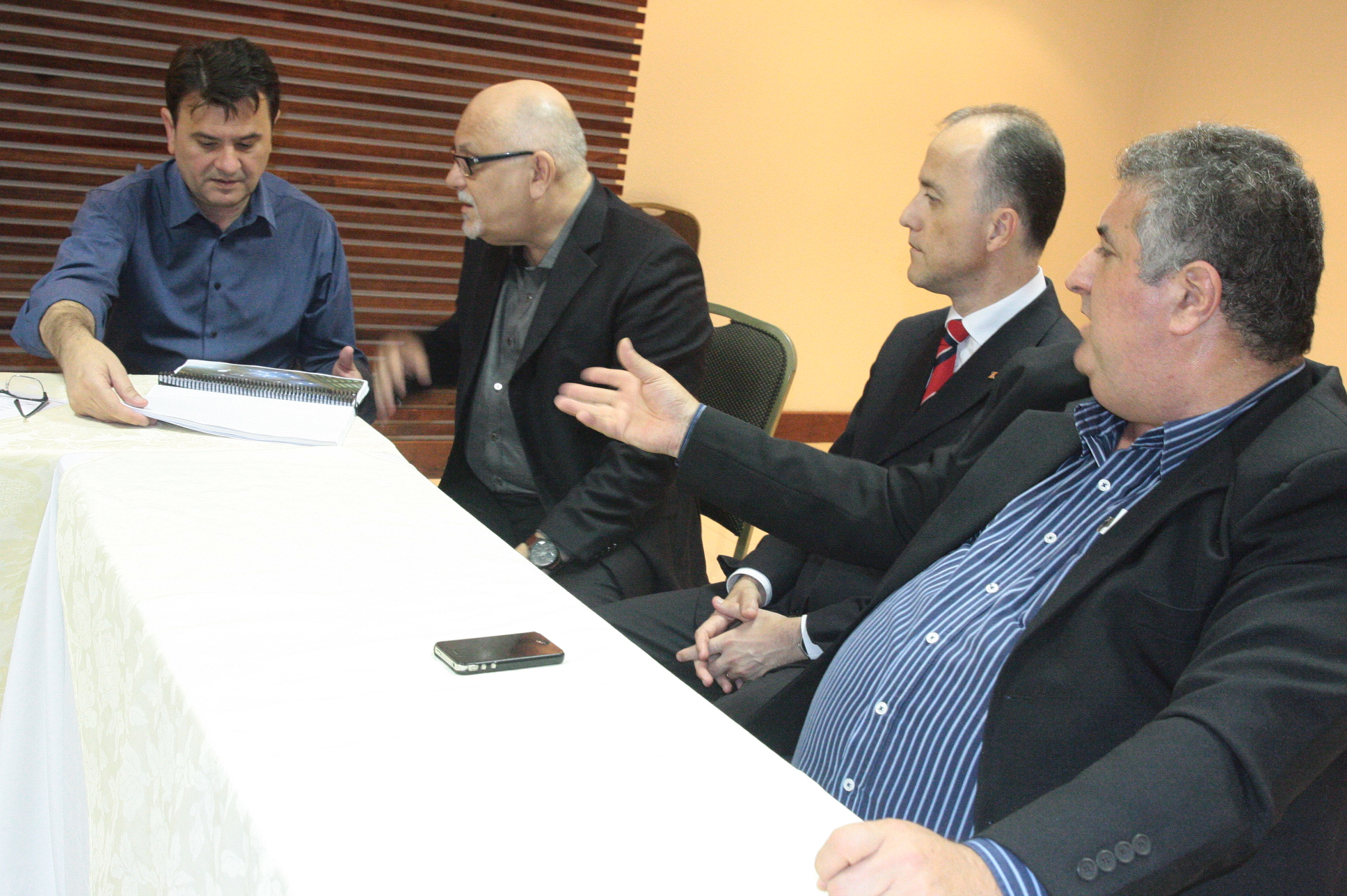 Reunião sobre a catástrofe em Lages. Foto: Eduardo Guedes de Oliveira / Agência AL