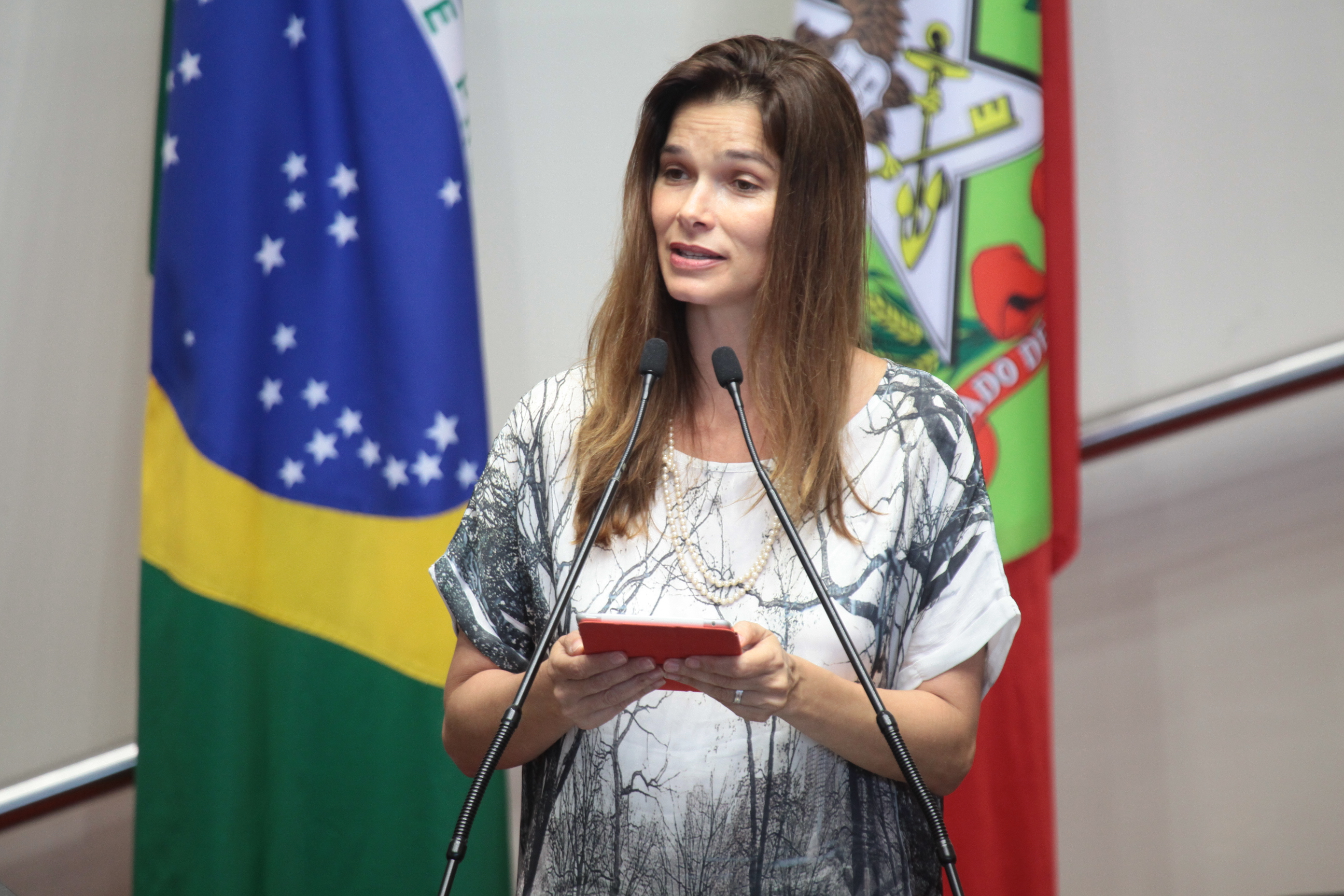 Deputada Angela Albino (PCdoB) - Sessão Ordinária - Plenário Osni Regis. Foto: Miriam Zomer/Agência AL